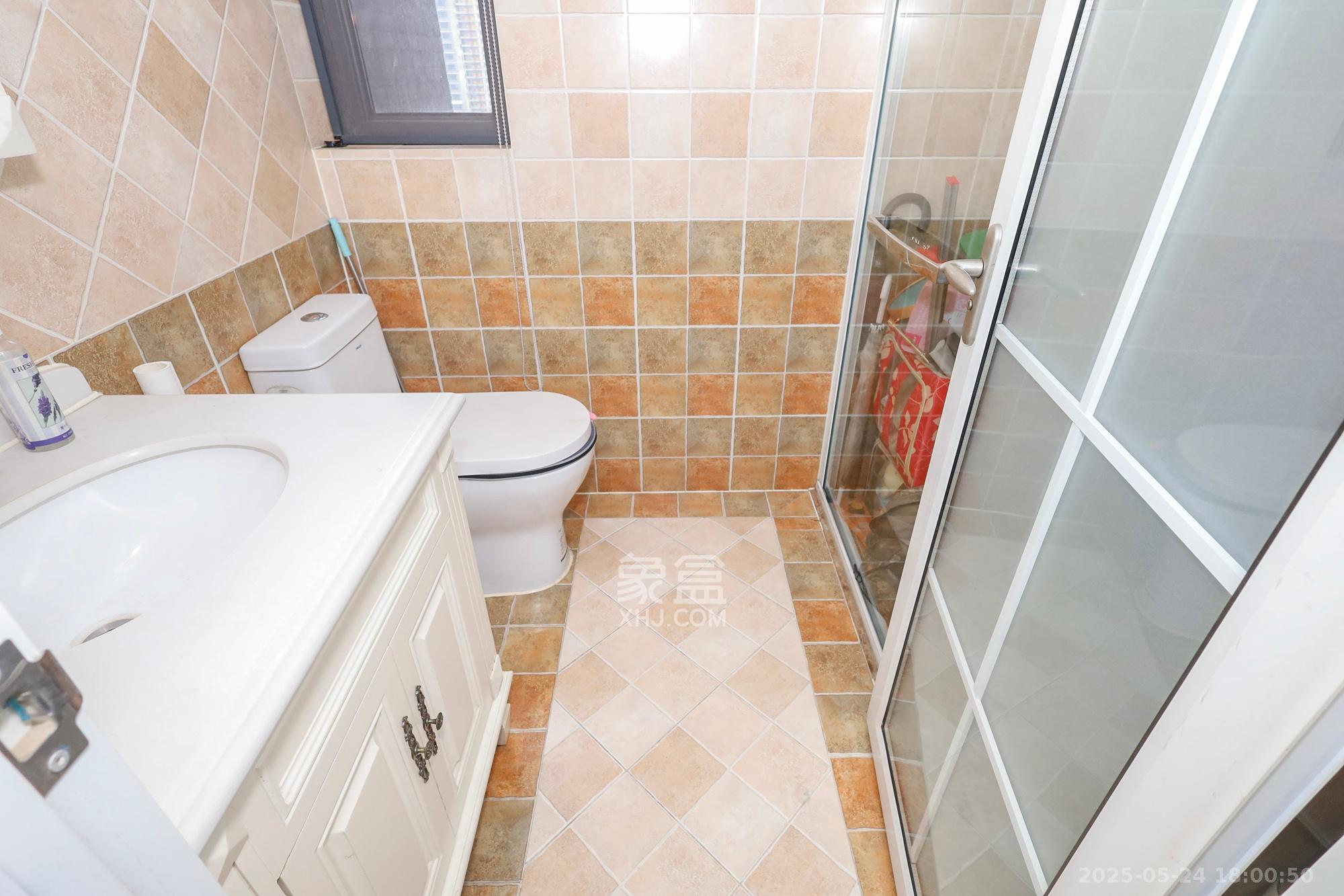 八方小区B区  3室2厅2卫    448.0万 八方小区B区  3室2厅2卫    448.0万卫生间