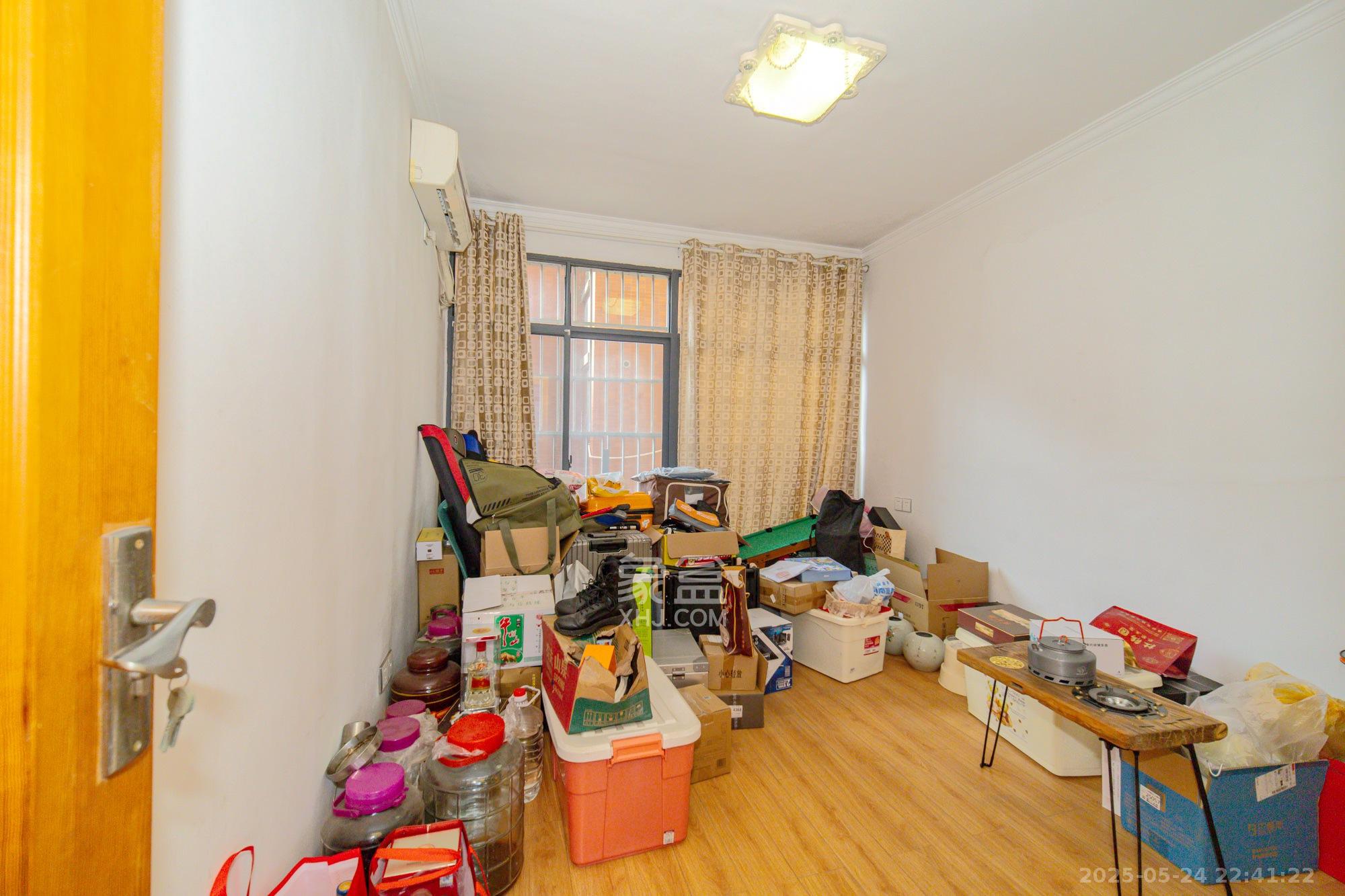 华润凤凰城二期  3室2厅1卫    80.0万卧室