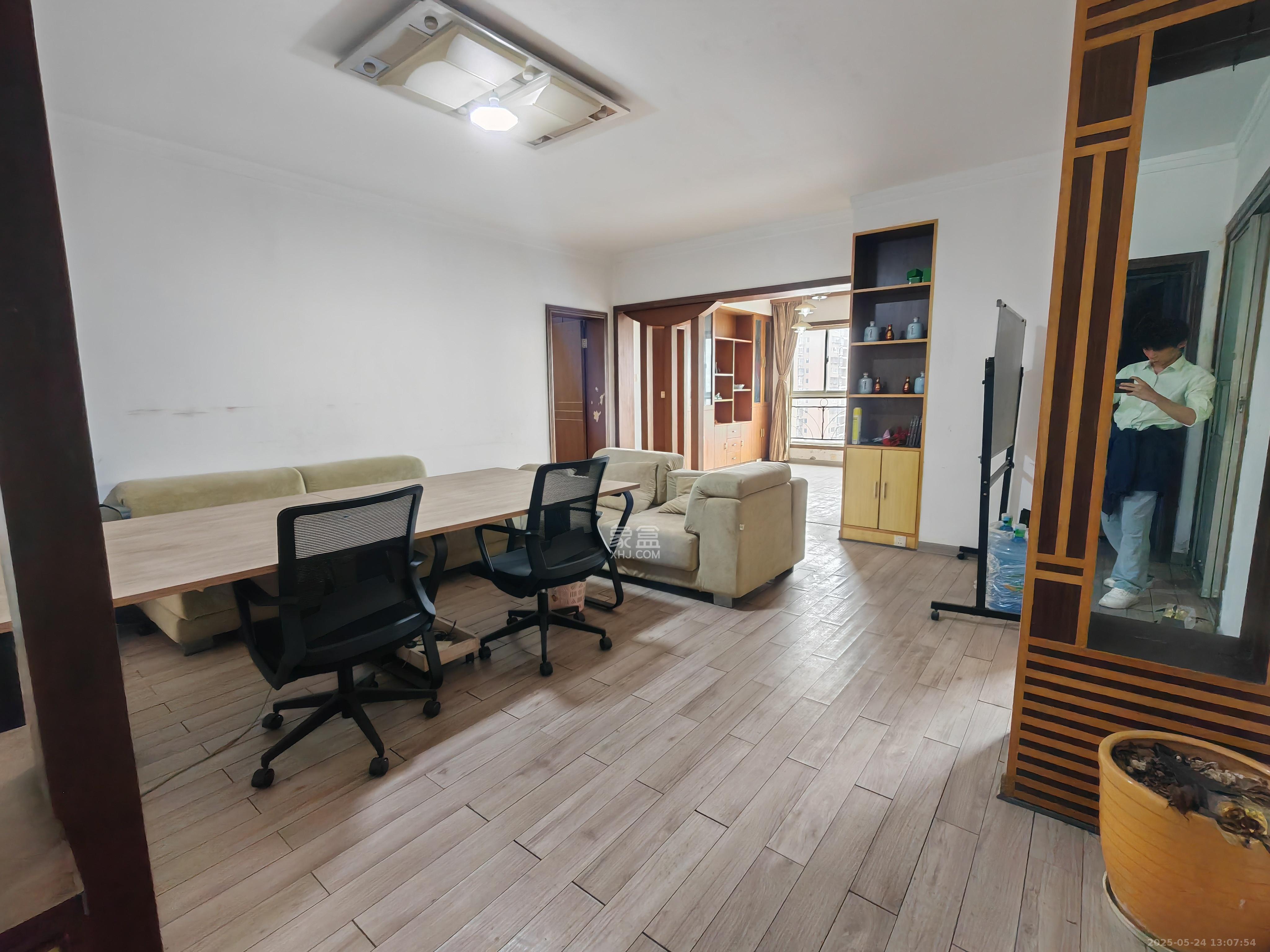 时代先锋 1室0厅0卫 2400.0元/月 时代先锋 1室0厅0卫 2400.0元/月室内图