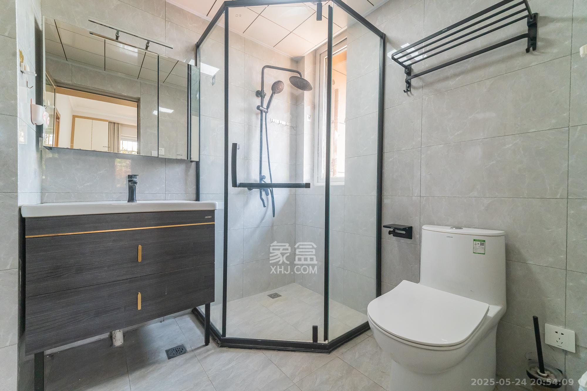 MOMA当代广场 4室2厅2卫 77.8万 MOMA当代广场 4室2厅2卫 77.8万卫生间