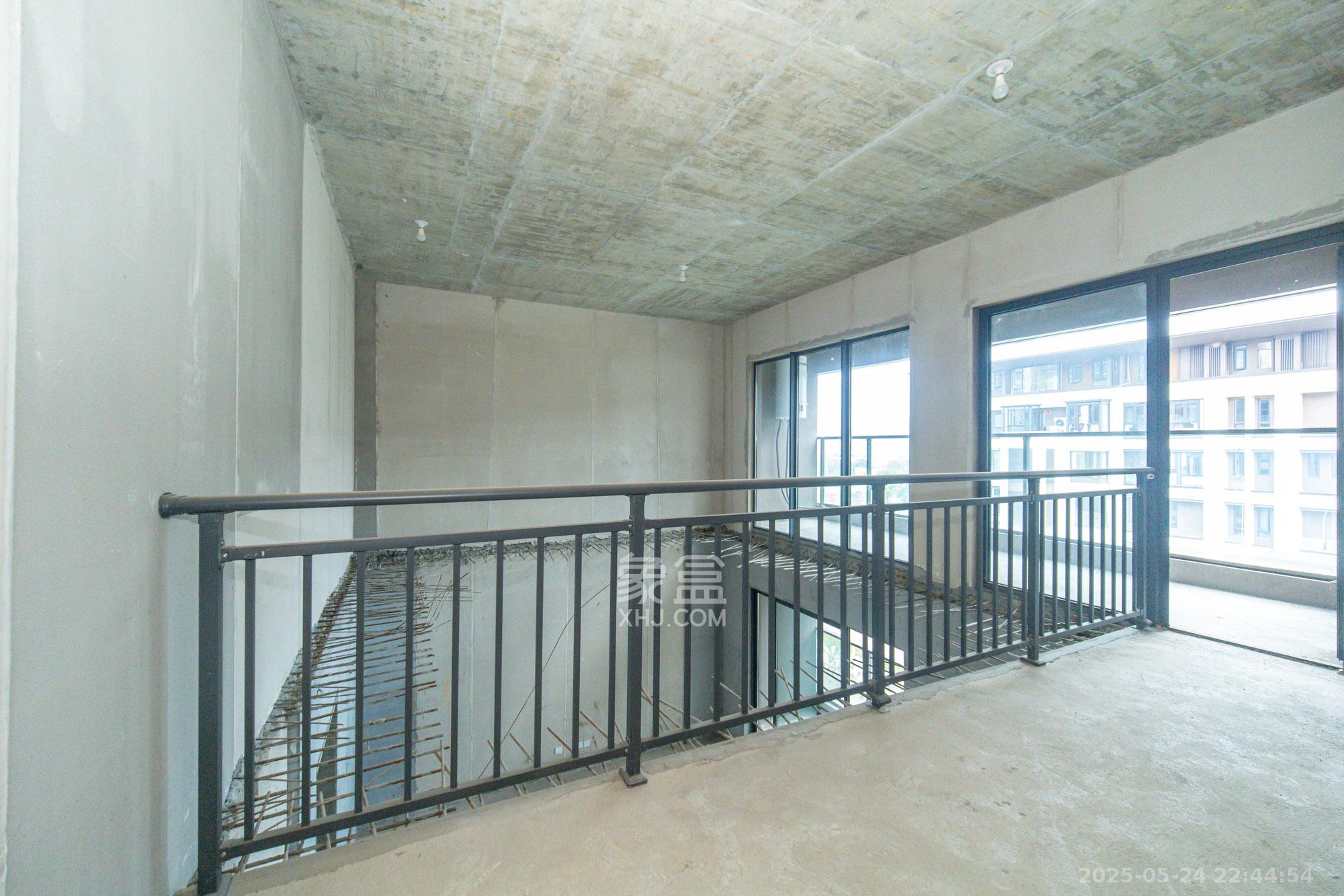 三一云谷  4室2厅3卫    248.0万 三一云谷  4室2厅3卫    248.0万卧室