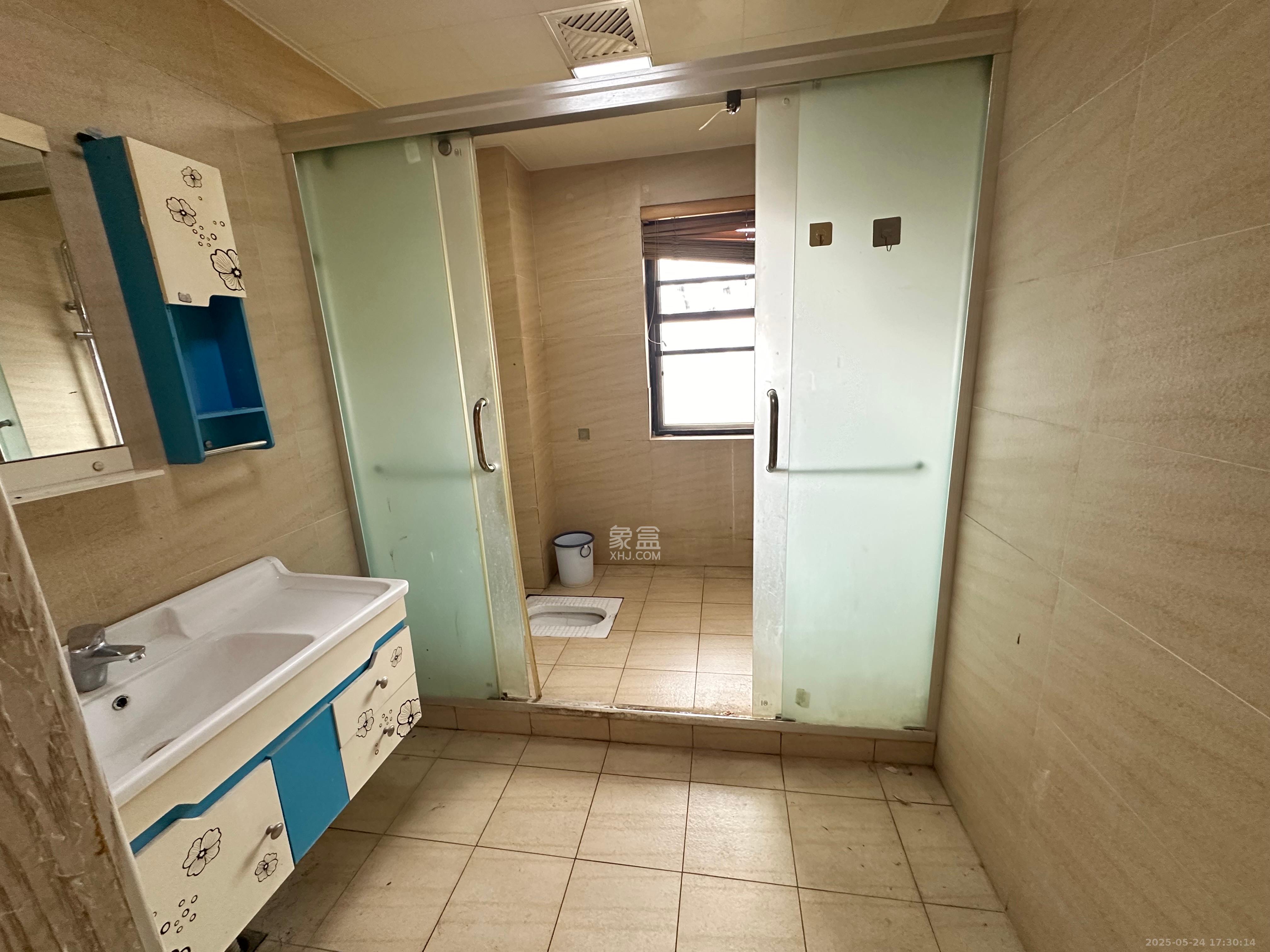 中建芙蓉嘉苑  1室2厅1卫    1700.0元/月 中建芙蓉嘉苑  1室2厅1卫    1700.0元/月室内图