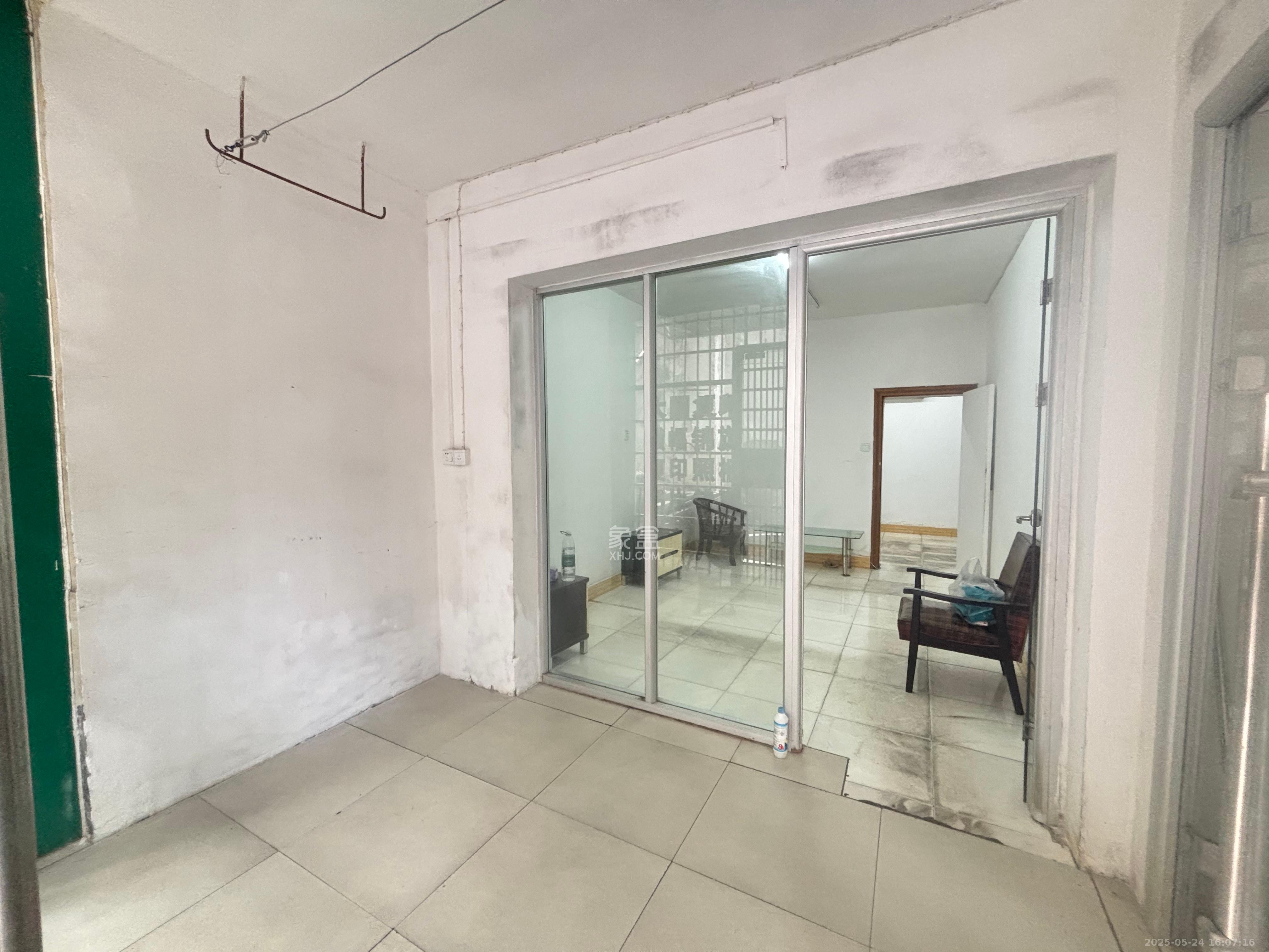 长坡社区  2室1厅1卫    1600.0元/月 长坡社区  2室1厅1卫    1600.0元/月