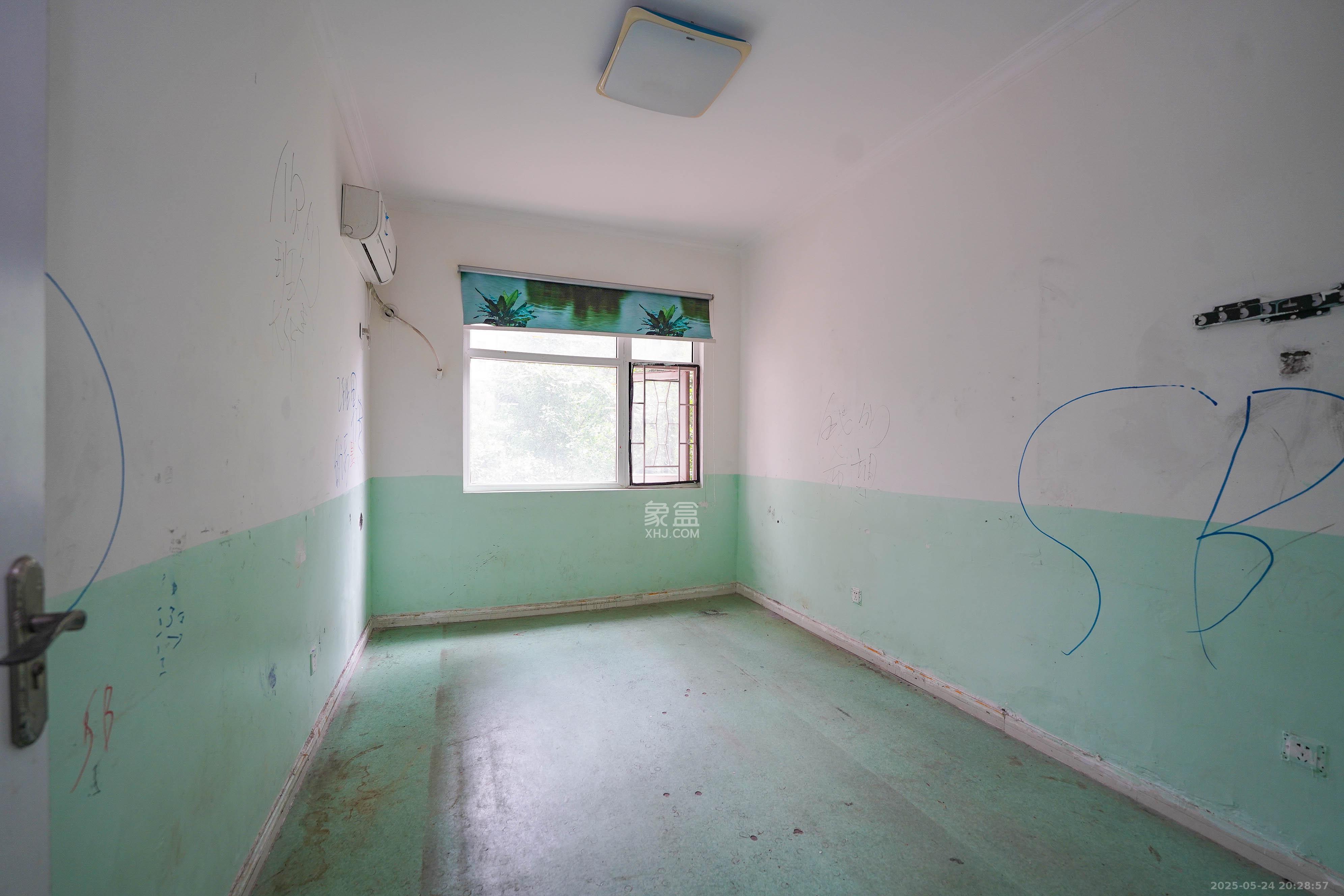 嘉华城(一期) 6室2厅2卫 268.0万 嘉华城(一期) 6室2厅2卫 268.0万卧室