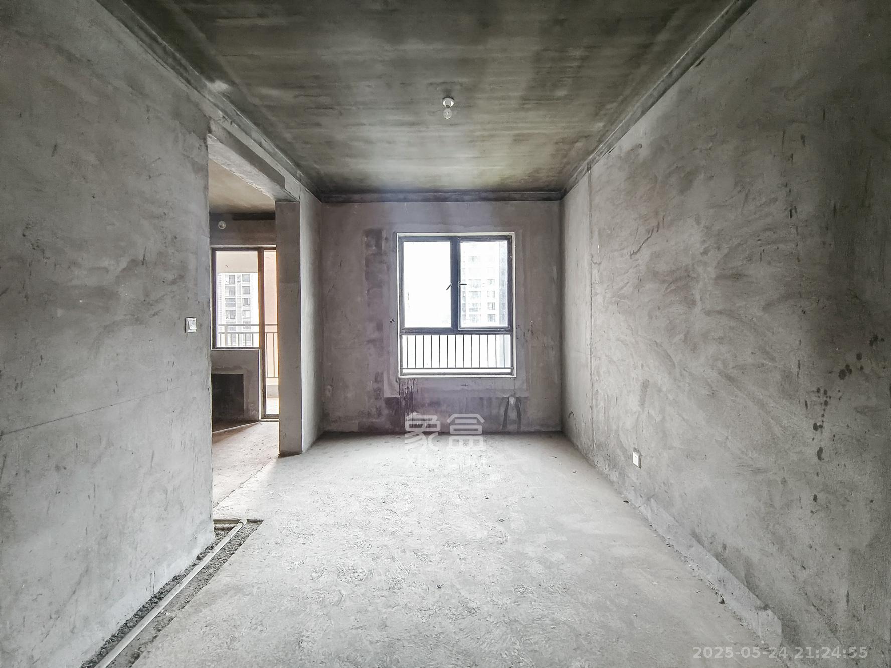 三一街区 5室2厅3卫 108.0万 三一街区 5室2厅3卫 108.0万客厅