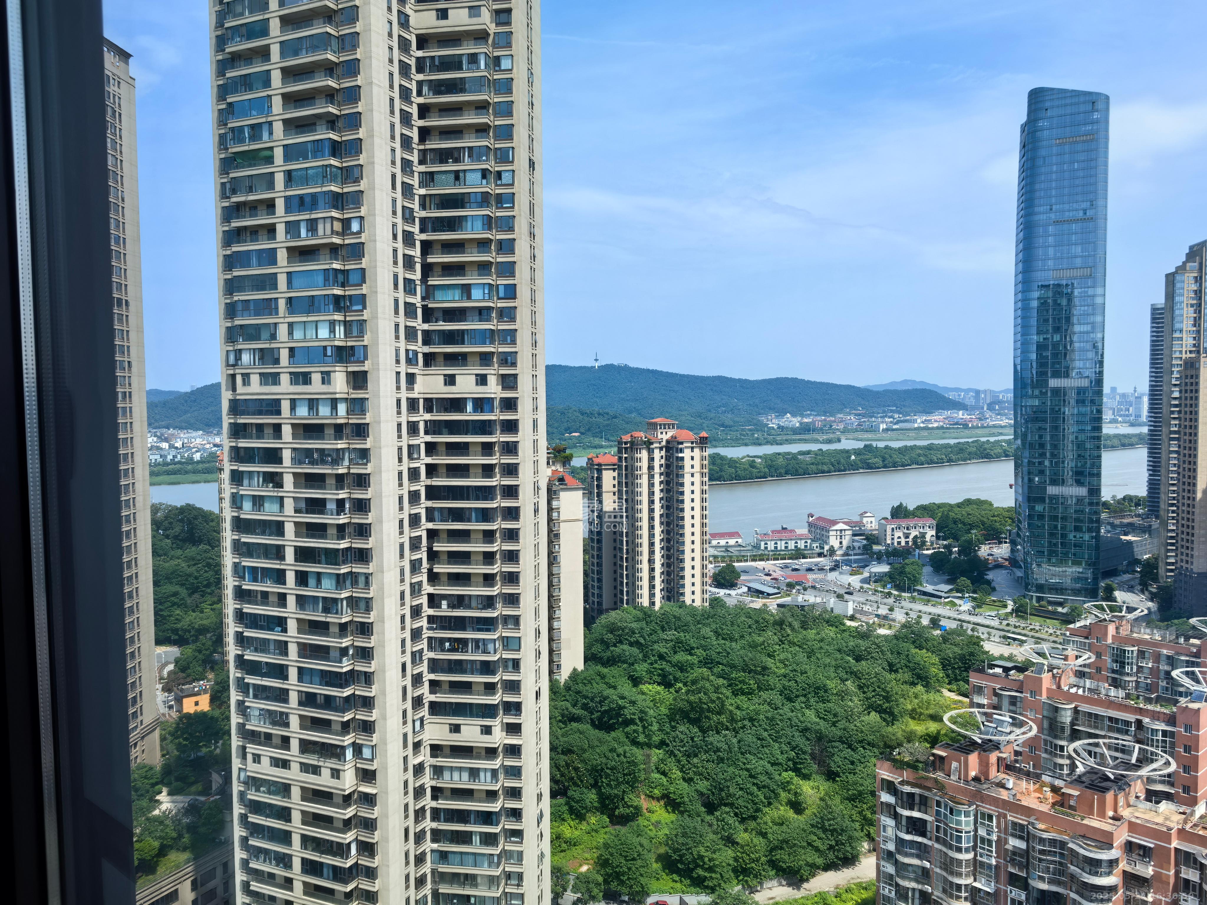 卓越江岸  1室2厅1卫   1800.00元/月室内图