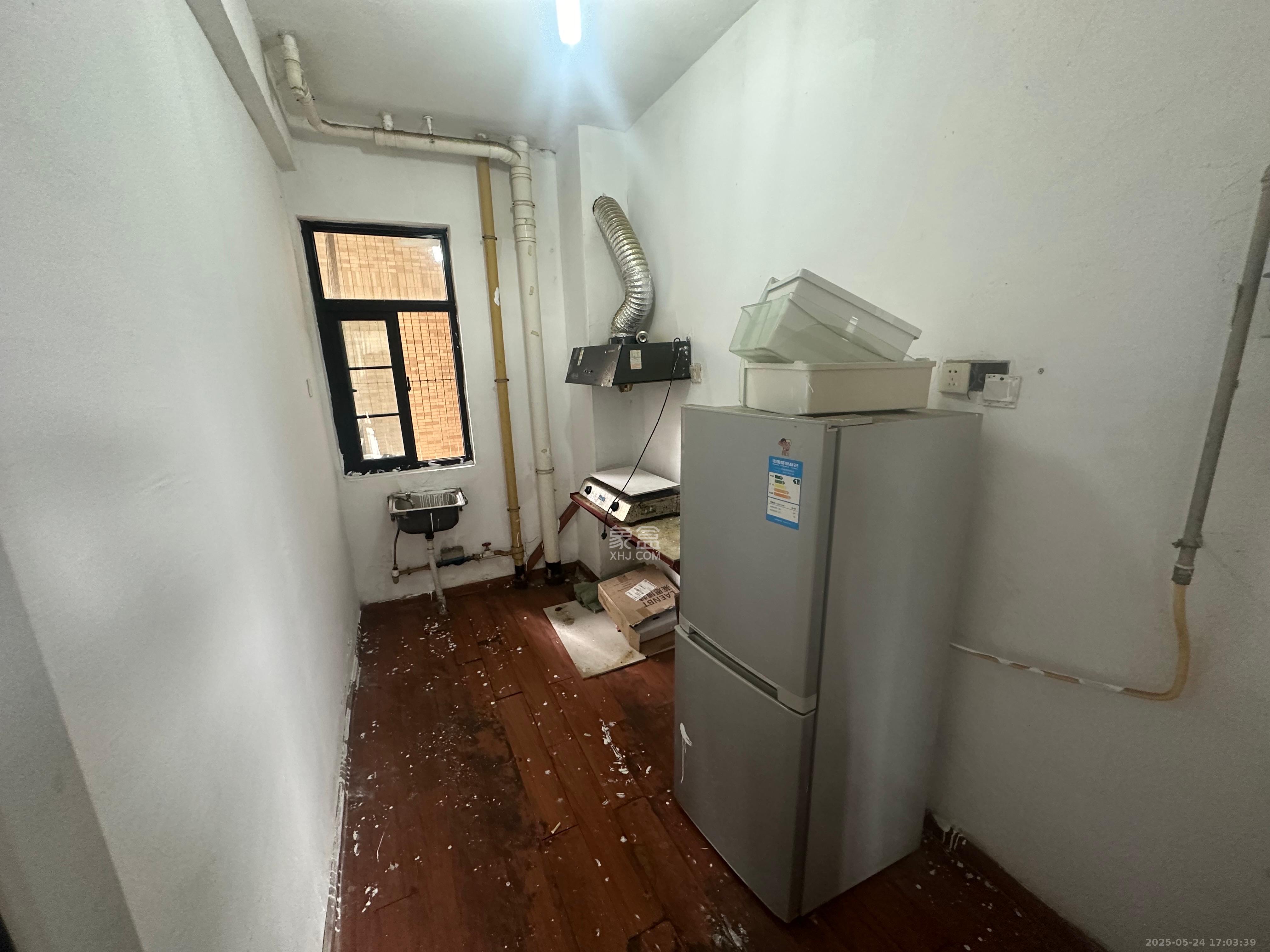 沁园春御院  4室2厅2卫   2300.00元/月室内图