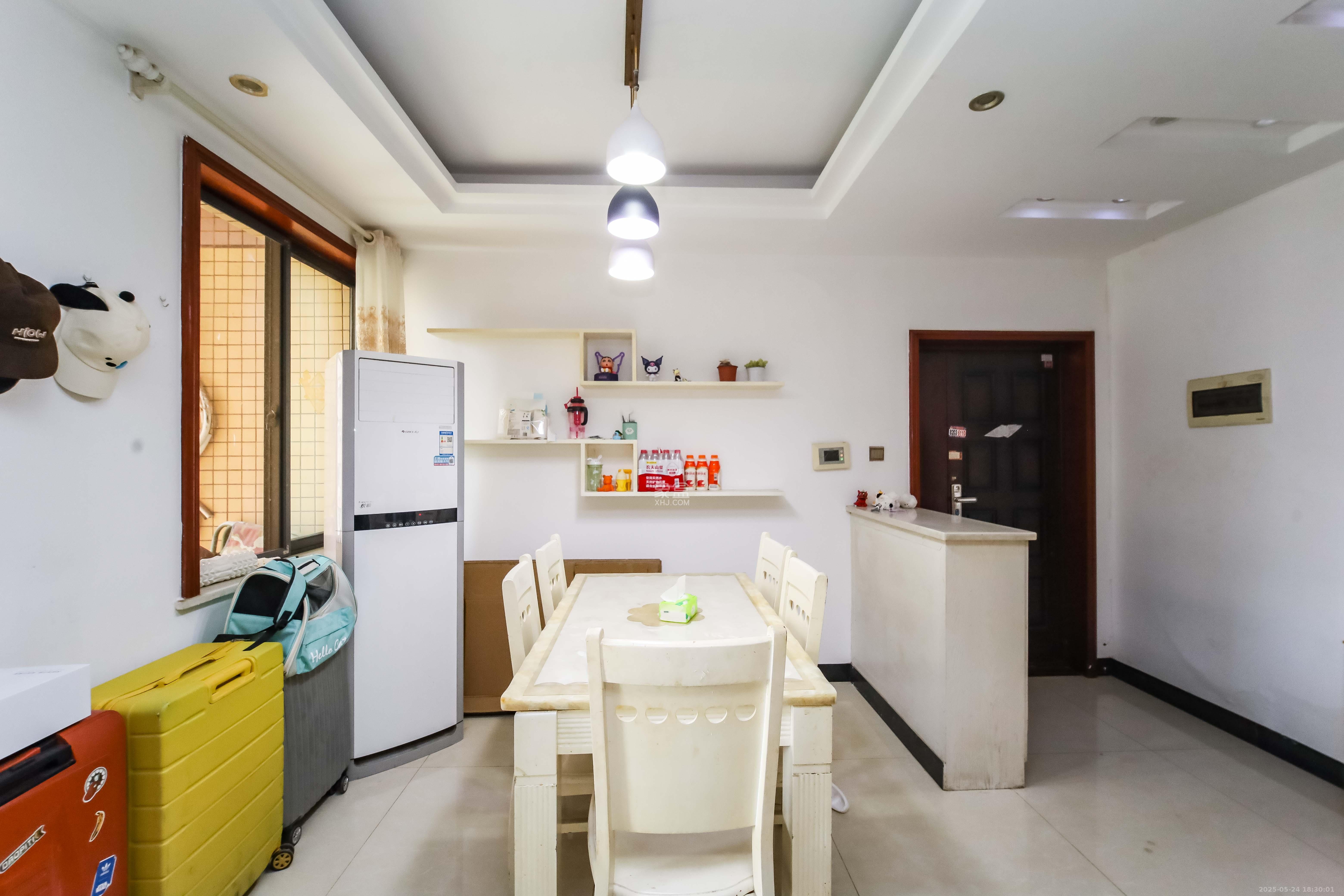 锦湘国际星城三期(锦绣苑) 3室2厅2卫 95.0万 锦湘国际星城三期(锦绣苑) 3室2厅2卫 95.0万客厅