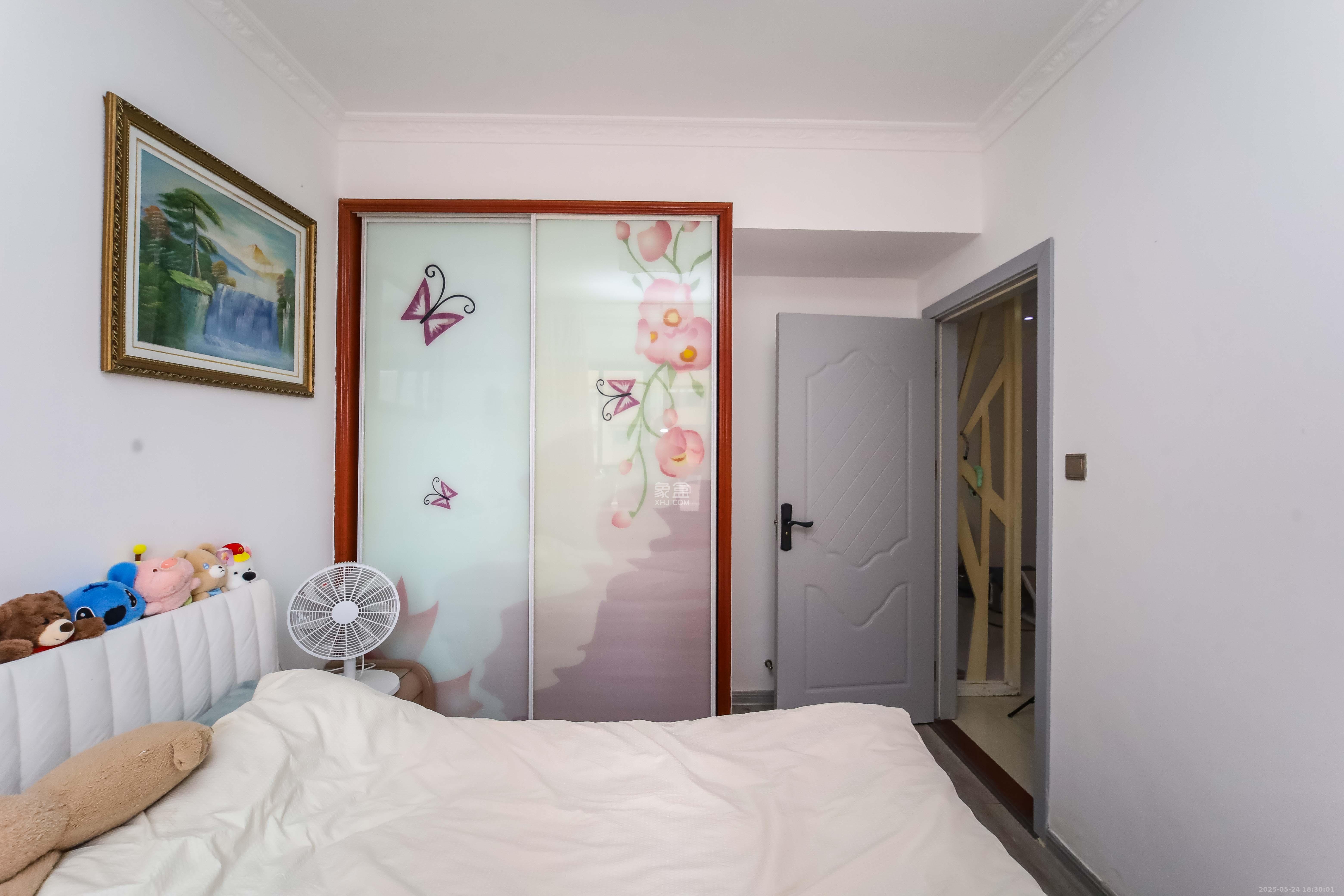 锦湘国际星城三期(锦绣苑) 3室2厅2卫 95.0万 锦湘国际星城三期(锦绣苑) 3室2厅2卫 95.0万卧室