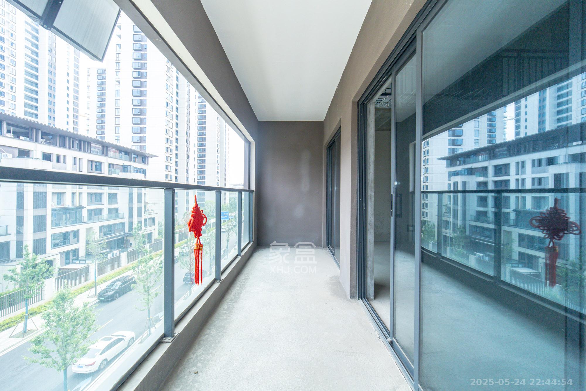 三一云谷  4室2厅3卫    248.0万 三一云谷  4室2厅3卫    248.0万阳台