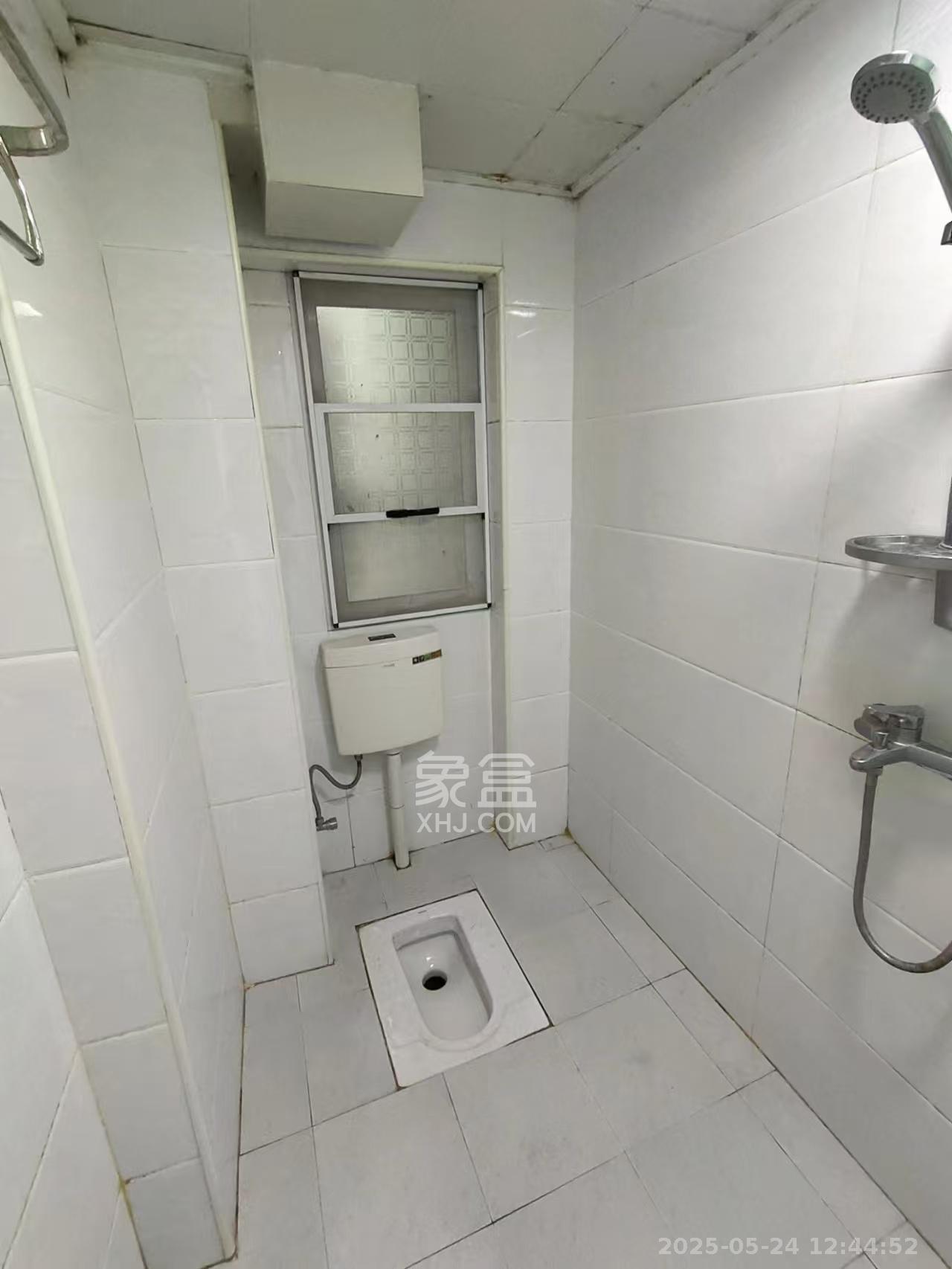 物资厅宿舍(五一大道) 3室2厅1卫 2800.0元/月 物资厅宿舍(五一大道) 3室2厅1卫 2800.0元/月室内图