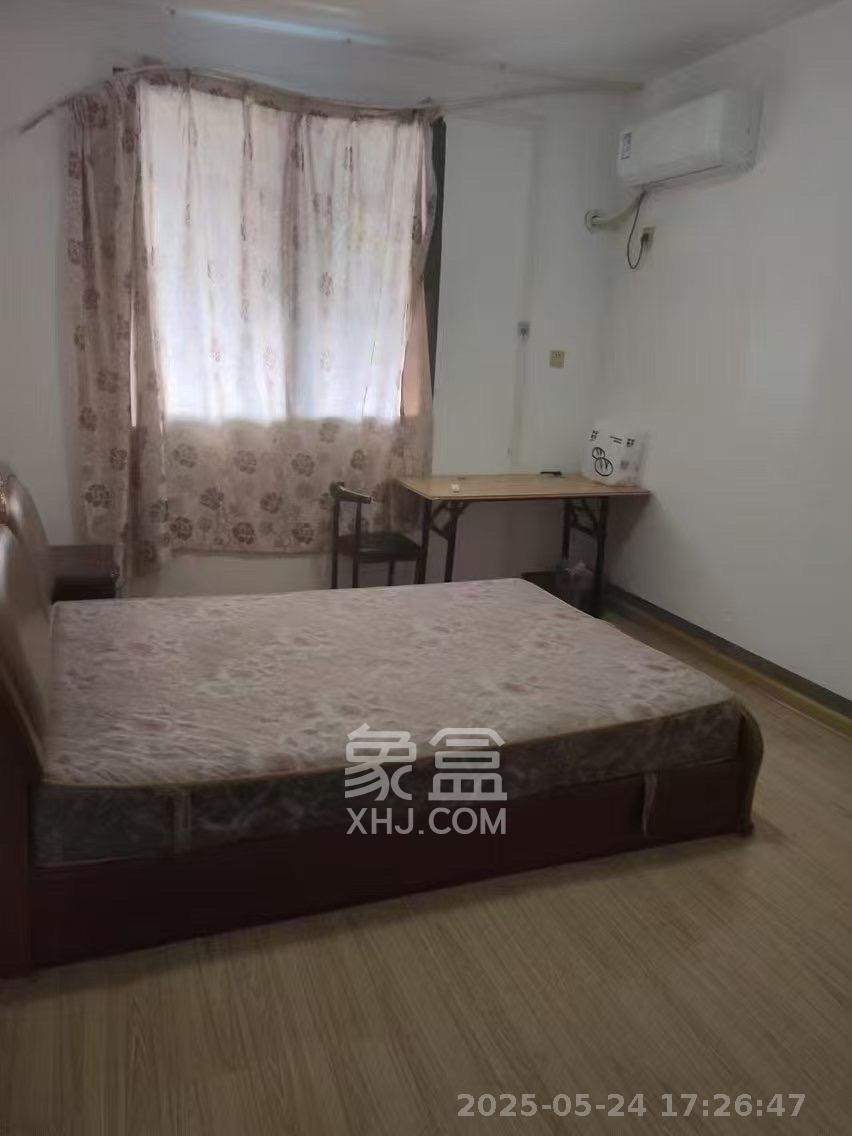 华隆大院 4室2厅2卫 1700.0元/月 华隆大院 4室2厅2卫 1700.0元/月室内图