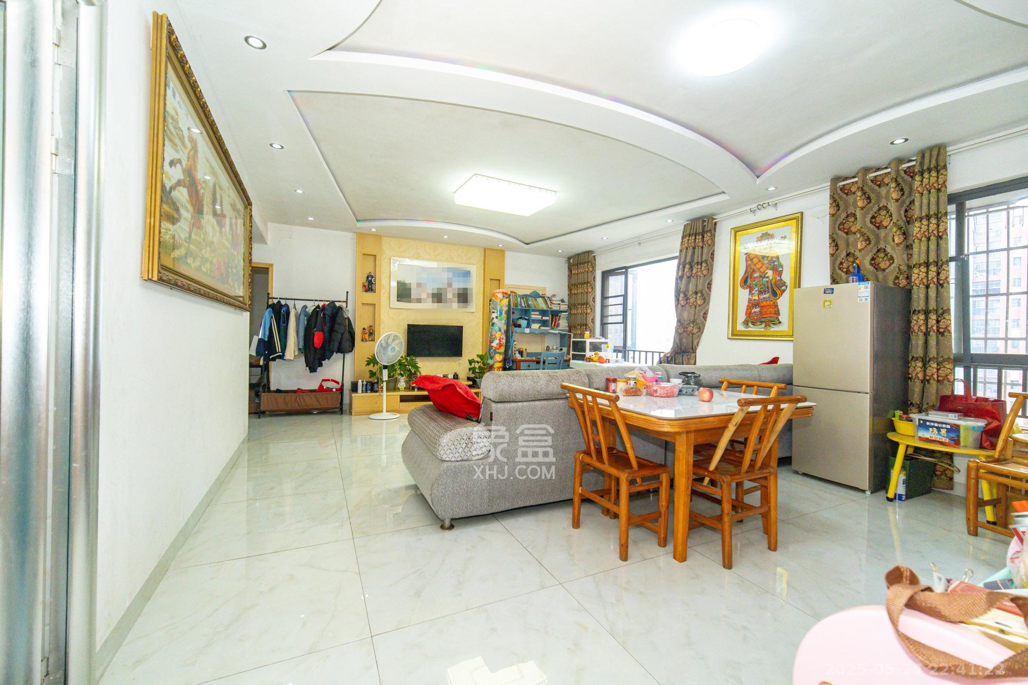 华润凤凰城二期  3室2厅1卫    80.0万客厅