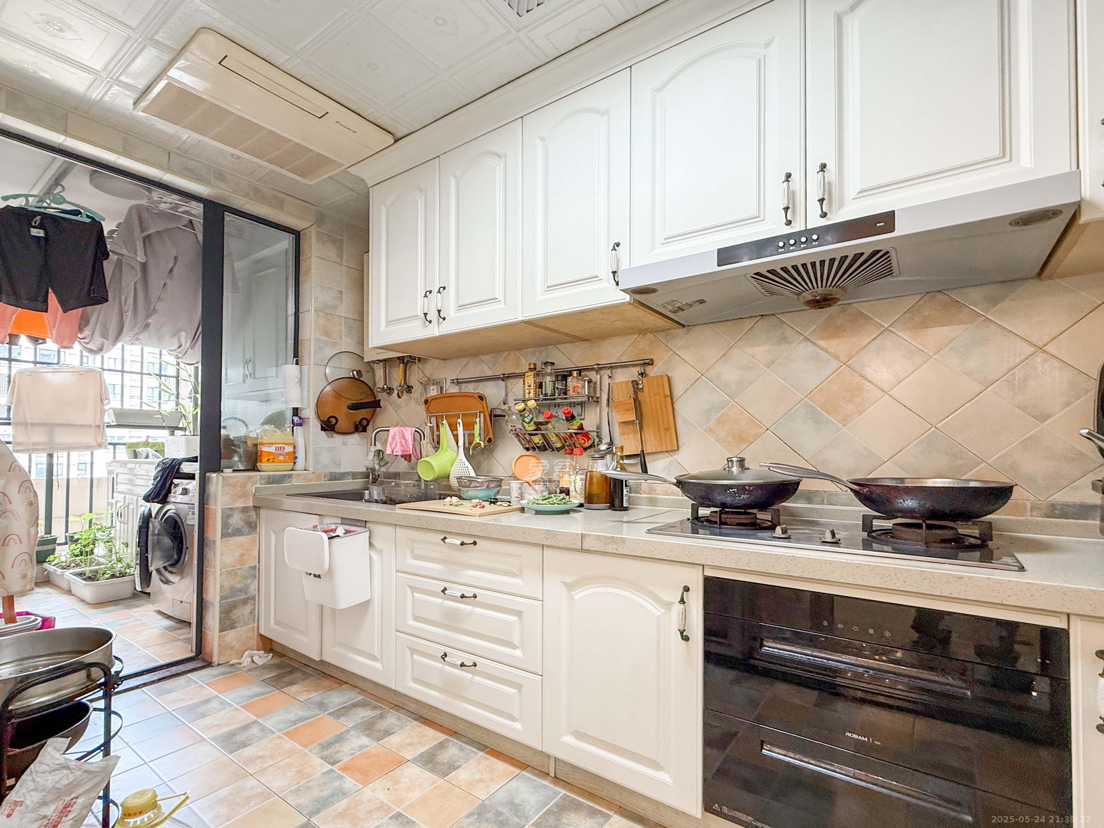 中海梅溪湖壹号  3室2厅1卫    168.0万厨房