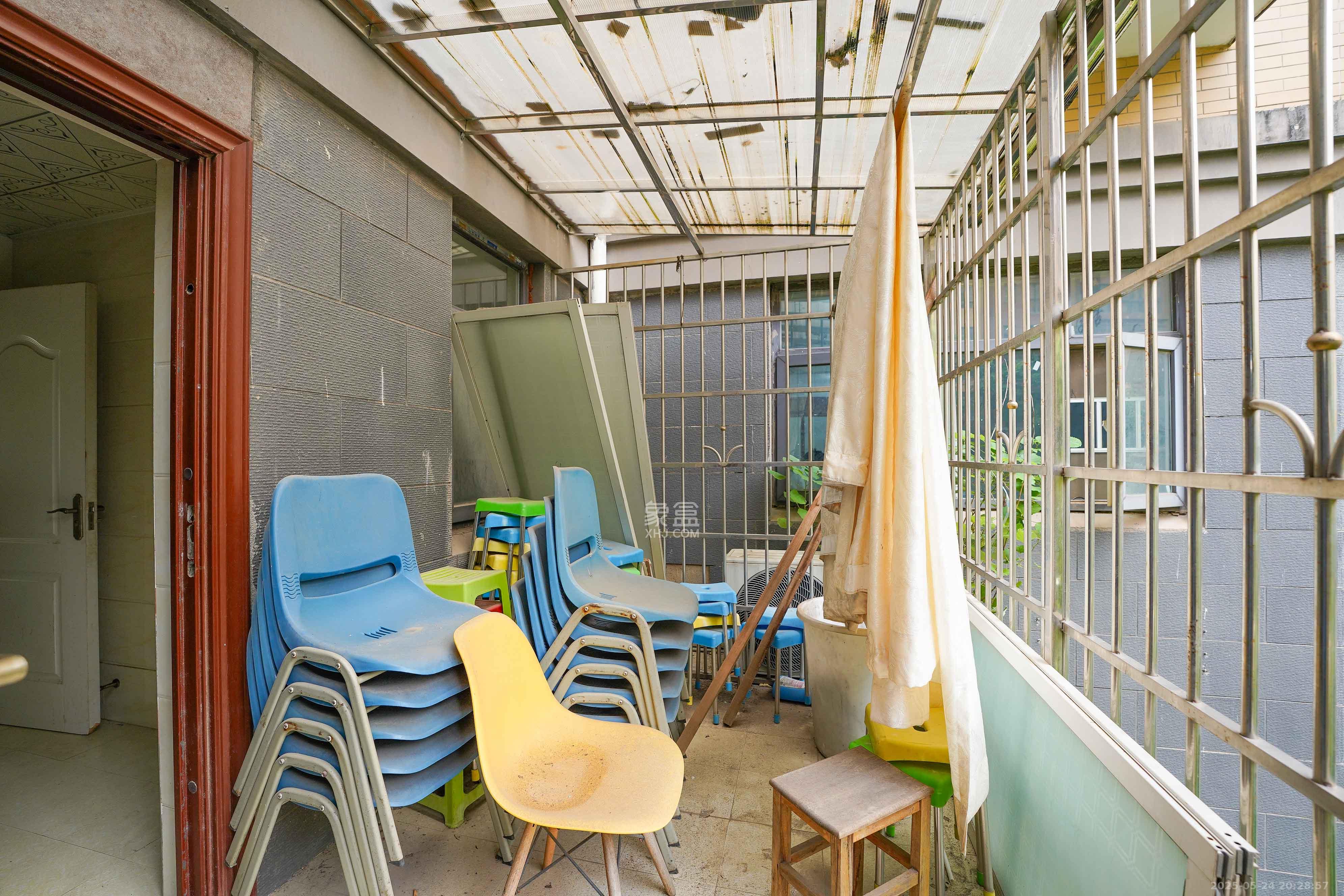 嘉华城(一期) 6室2厅2卫 268.0万 嘉华城(一期) 6室2厅2卫 268.0万阳台