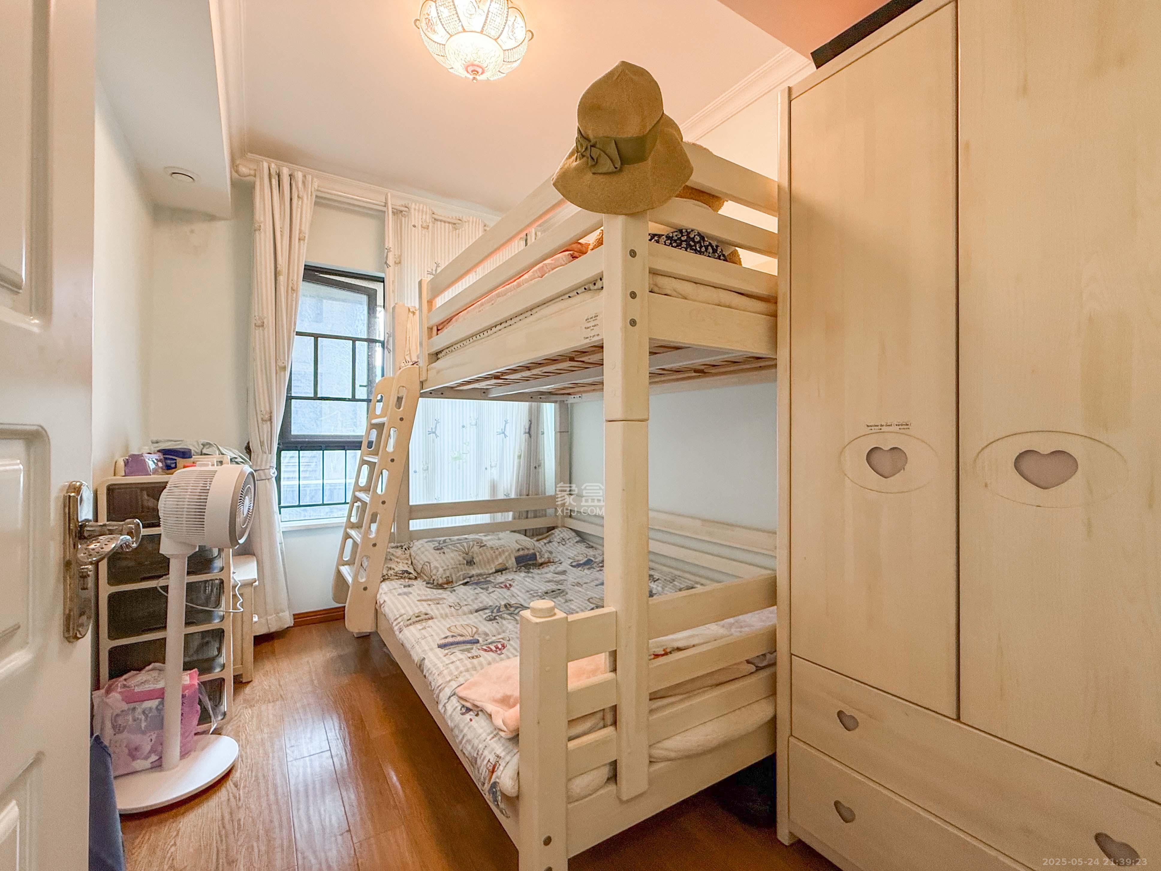 中海梅溪湖壹号  3室2厅1卫    168.0万卧室