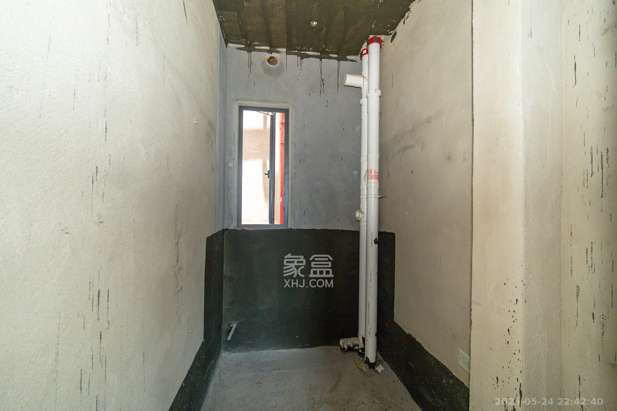 中梁正荣府 4室2厅1卫 113.8万 中梁正荣府 4室2厅1卫 113.8万卫生间