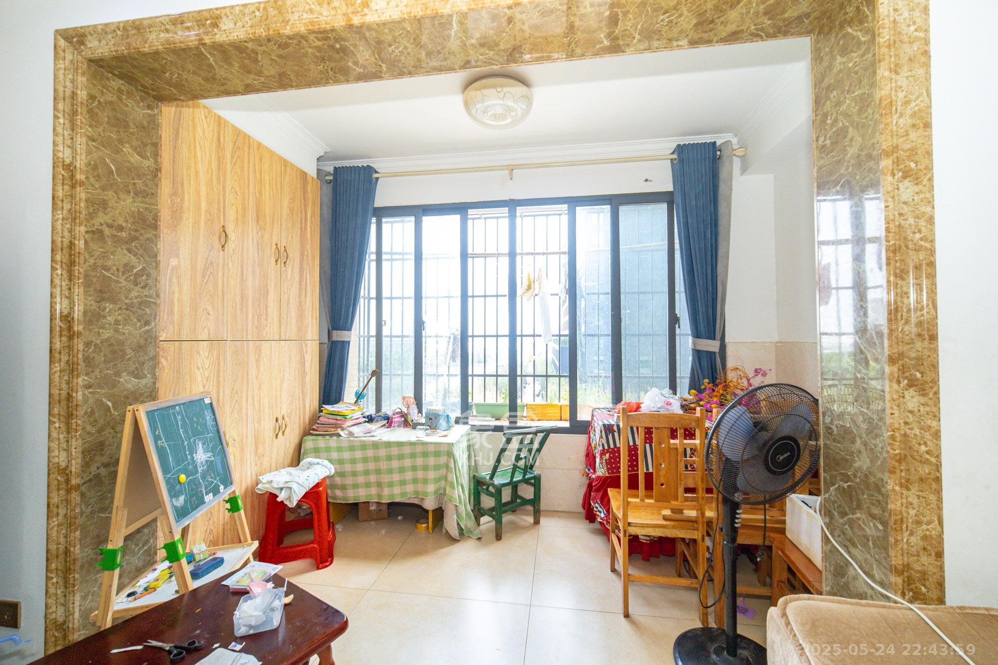 长龙湾  3室2厅1卫    53.8万阳台