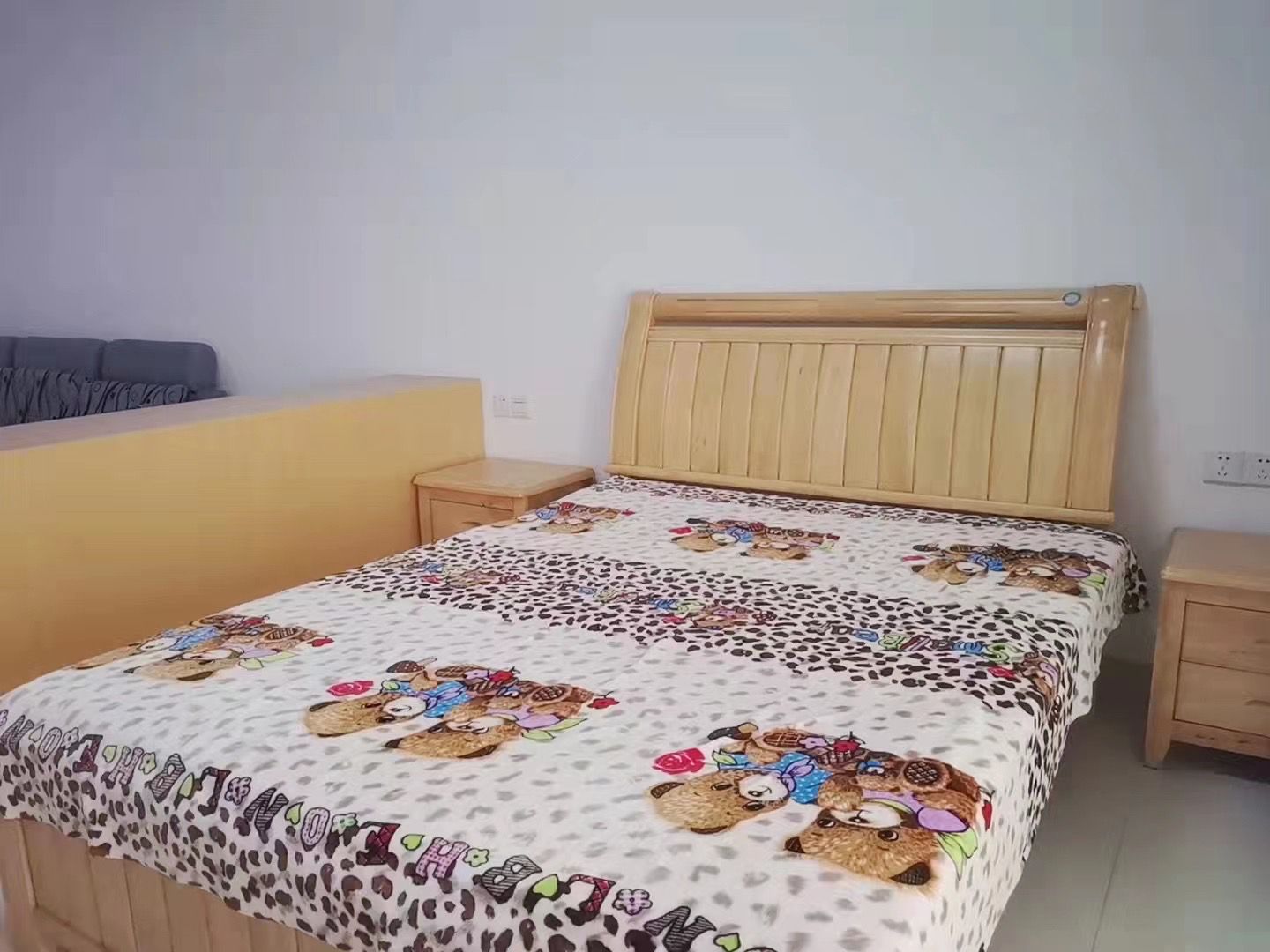 静园小区  1室1厅1卫   1300.00元/月室内图