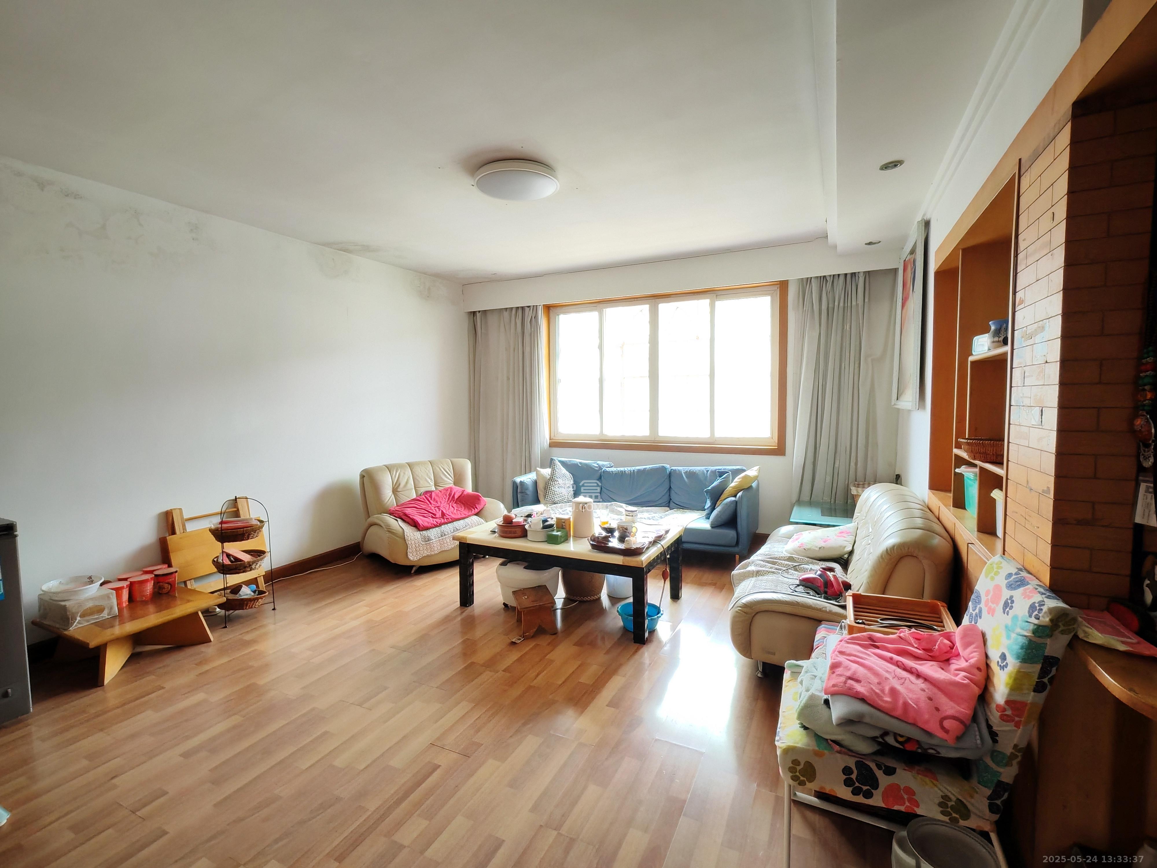 德政园  3室2厅1卫    2400.0元/月 德政园  3室2厅1卫    2400.0元/月室内图