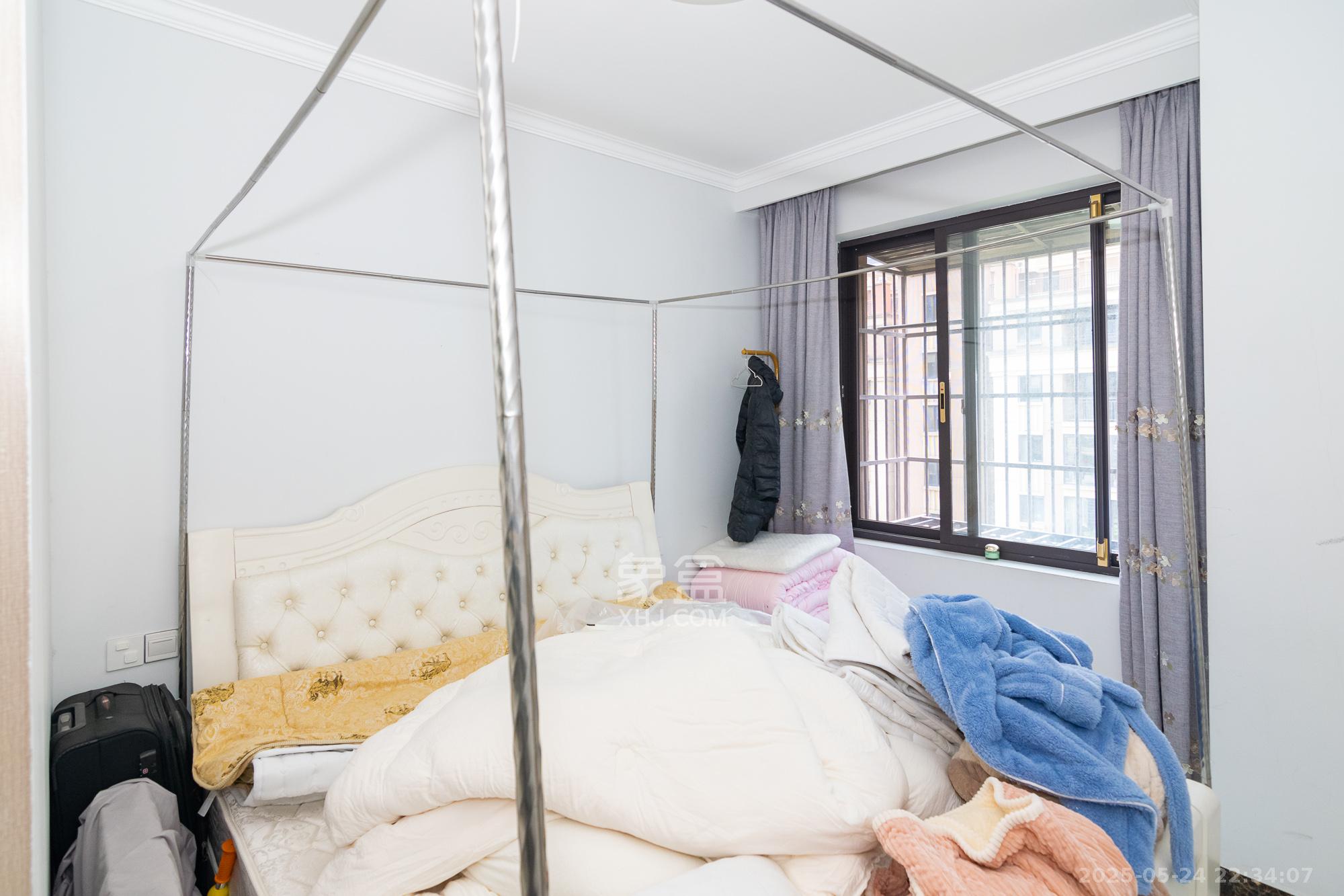 新城国际花都 3室2厅2卫 85.0万 新城国际花都 3室2厅2卫 85.0万卧室