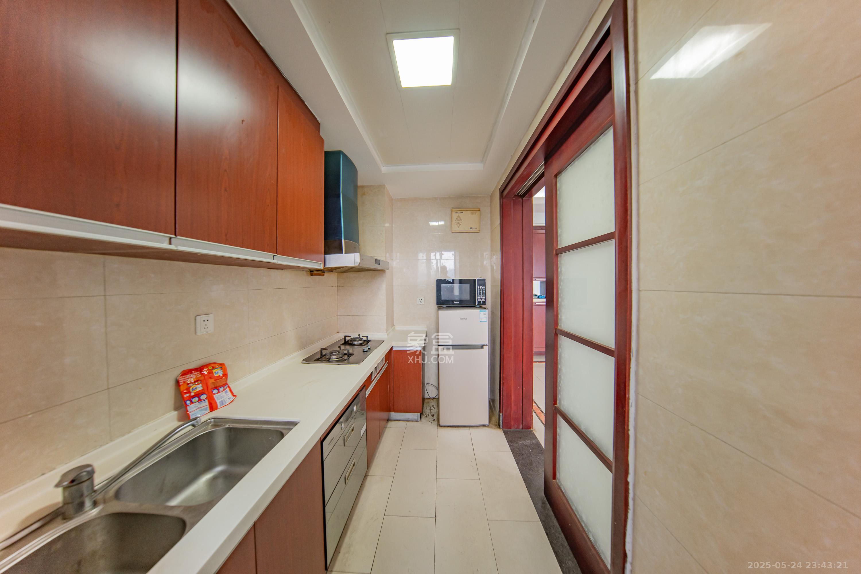 中海国际二期 4室2厅2卫 95.0万 中海国际二期 4室2厅2卫 95.0万厨房