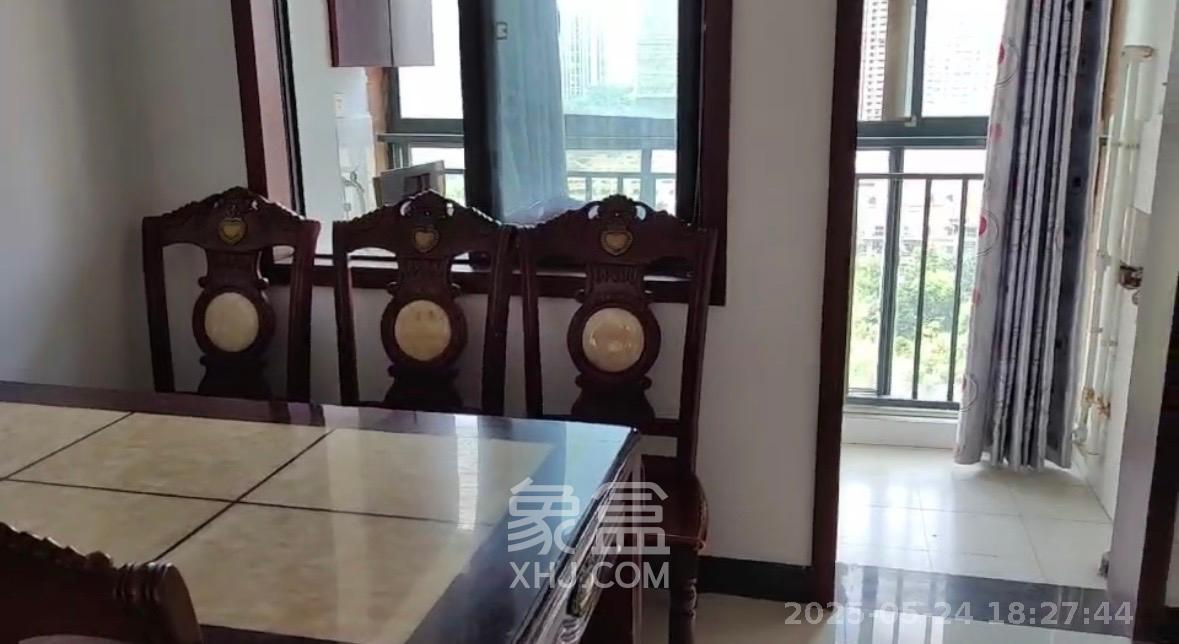 天城湖光山色  3室2厅2卫    2800.0元/月室内图