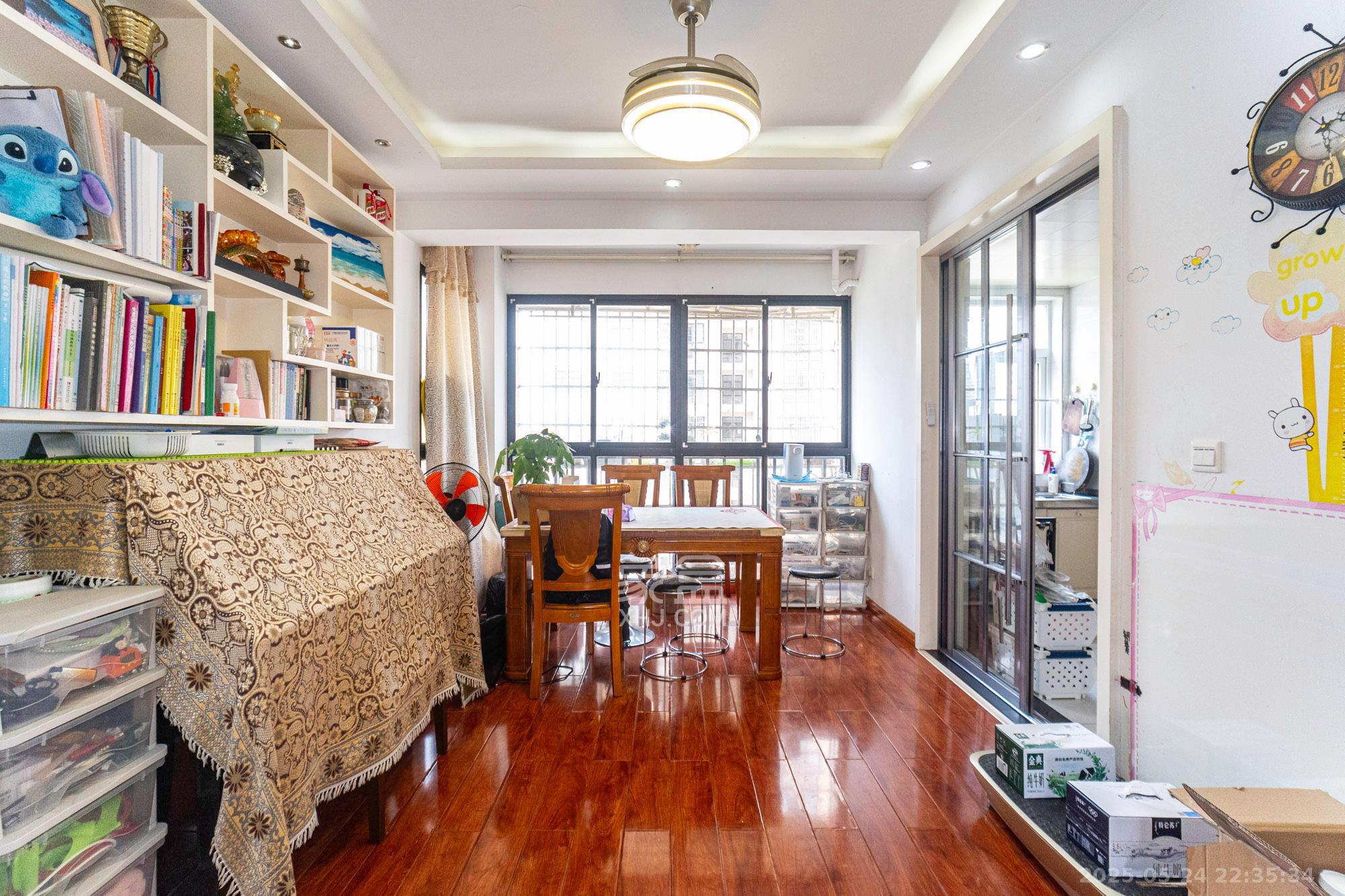 鹏基诺亚山林 3室2厅2卫 95.8万 鹏基诺亚山林 3室2厅2卫 95.8万客厅