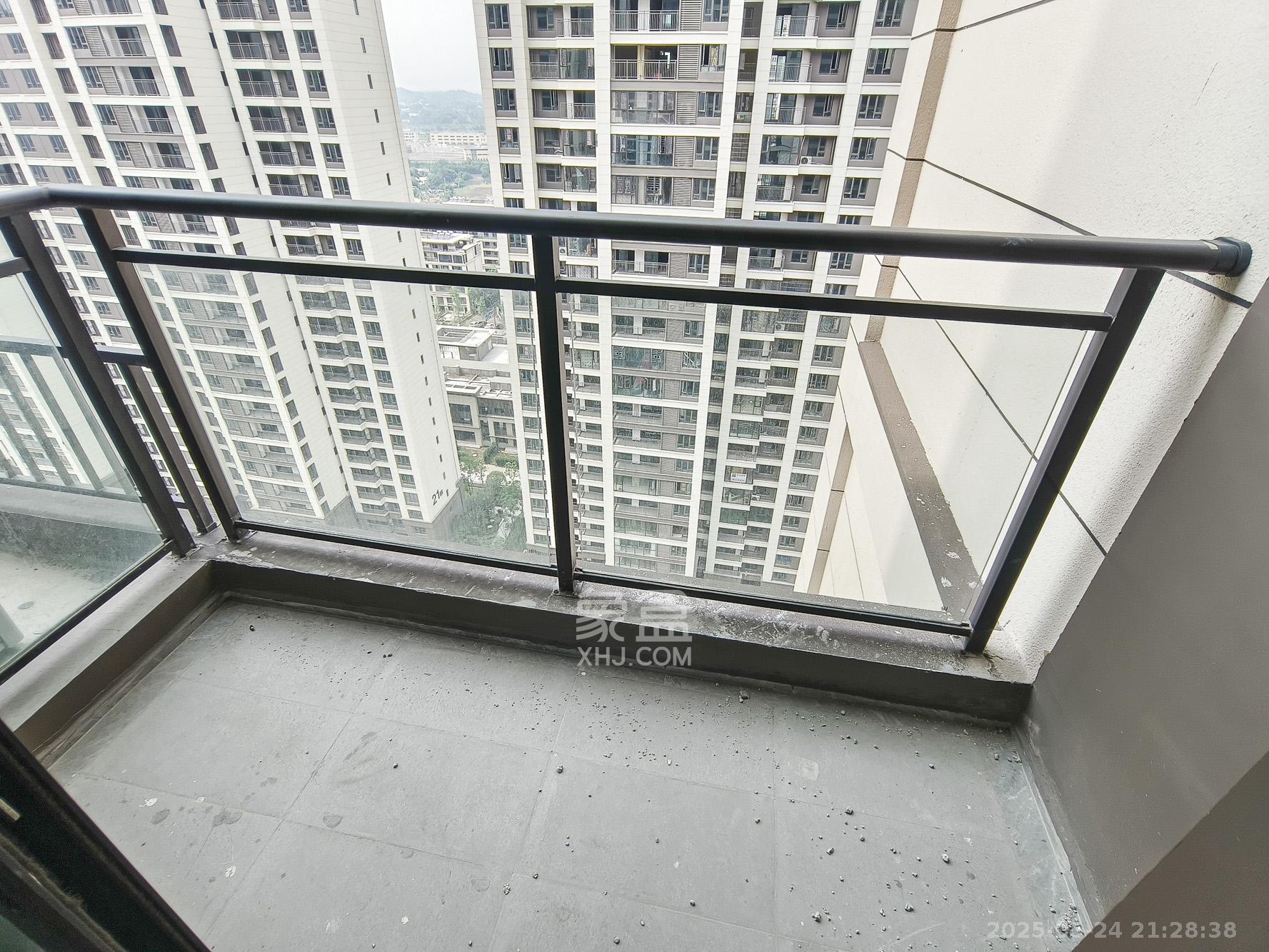 荣盛锦绣学府  4室2厅2卫    110.0万 荣盛锦绣学府  4室2厅2卫    110.0万阳台