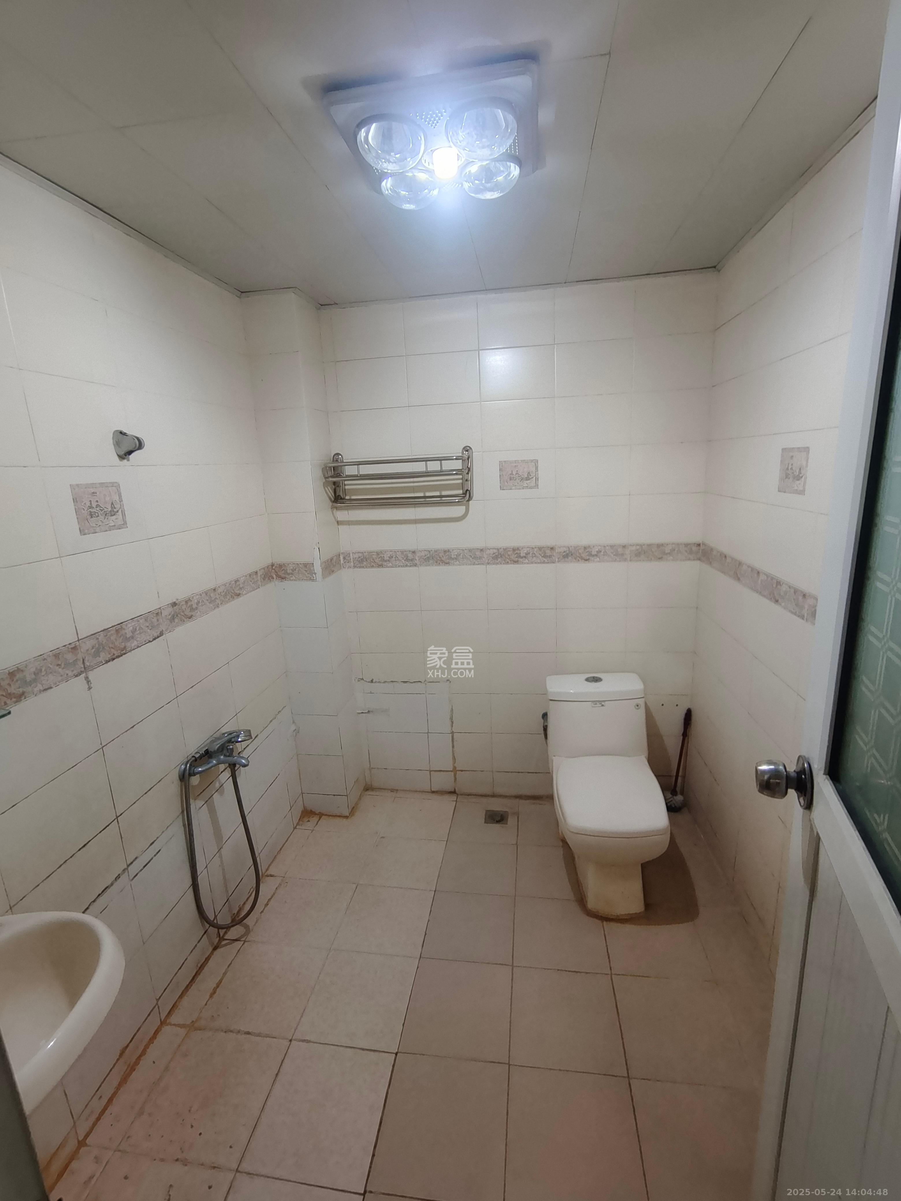 富绿新村  3室2厅2卫    1650.0元/月 富绿新村  3室2厅2卫    1650.0元/月室内图