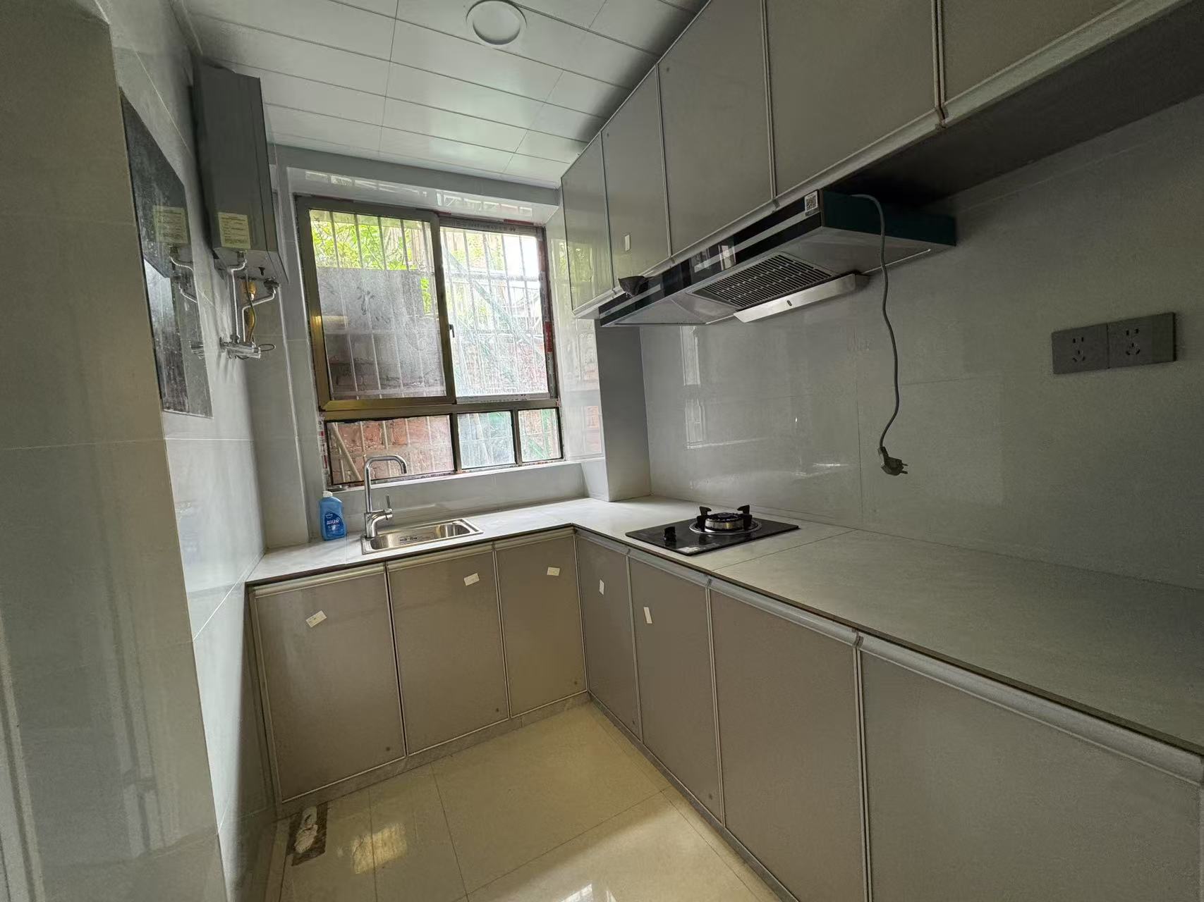 西合路(红湘段)安置房 3室2厅2卫 1000.0元/月 西合路(红湘段)安置房 3室2厅2卫 1000.0元/月室内图