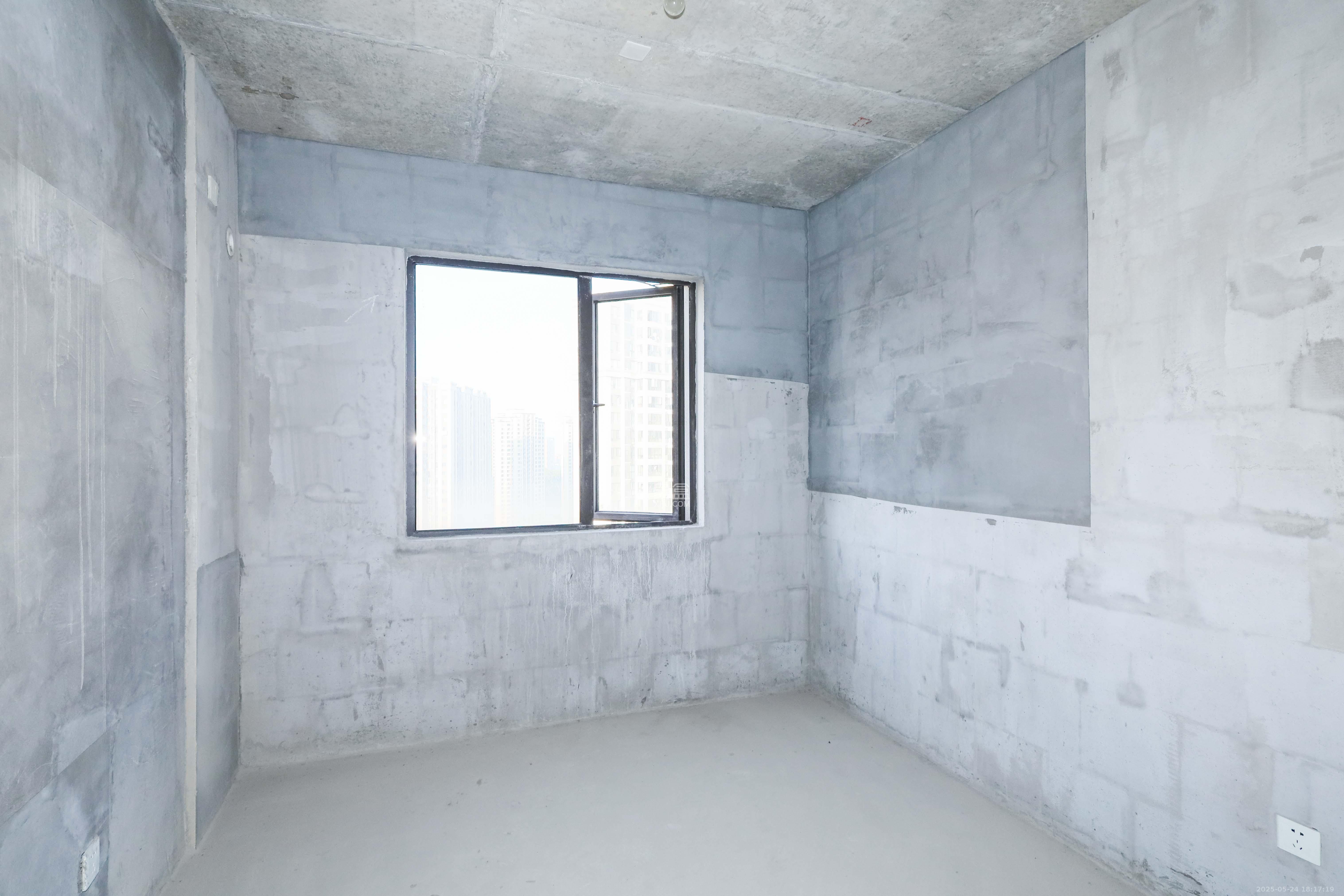 中国铁建梅溪青秀二期  4室2厅2卫   158.00万卧室