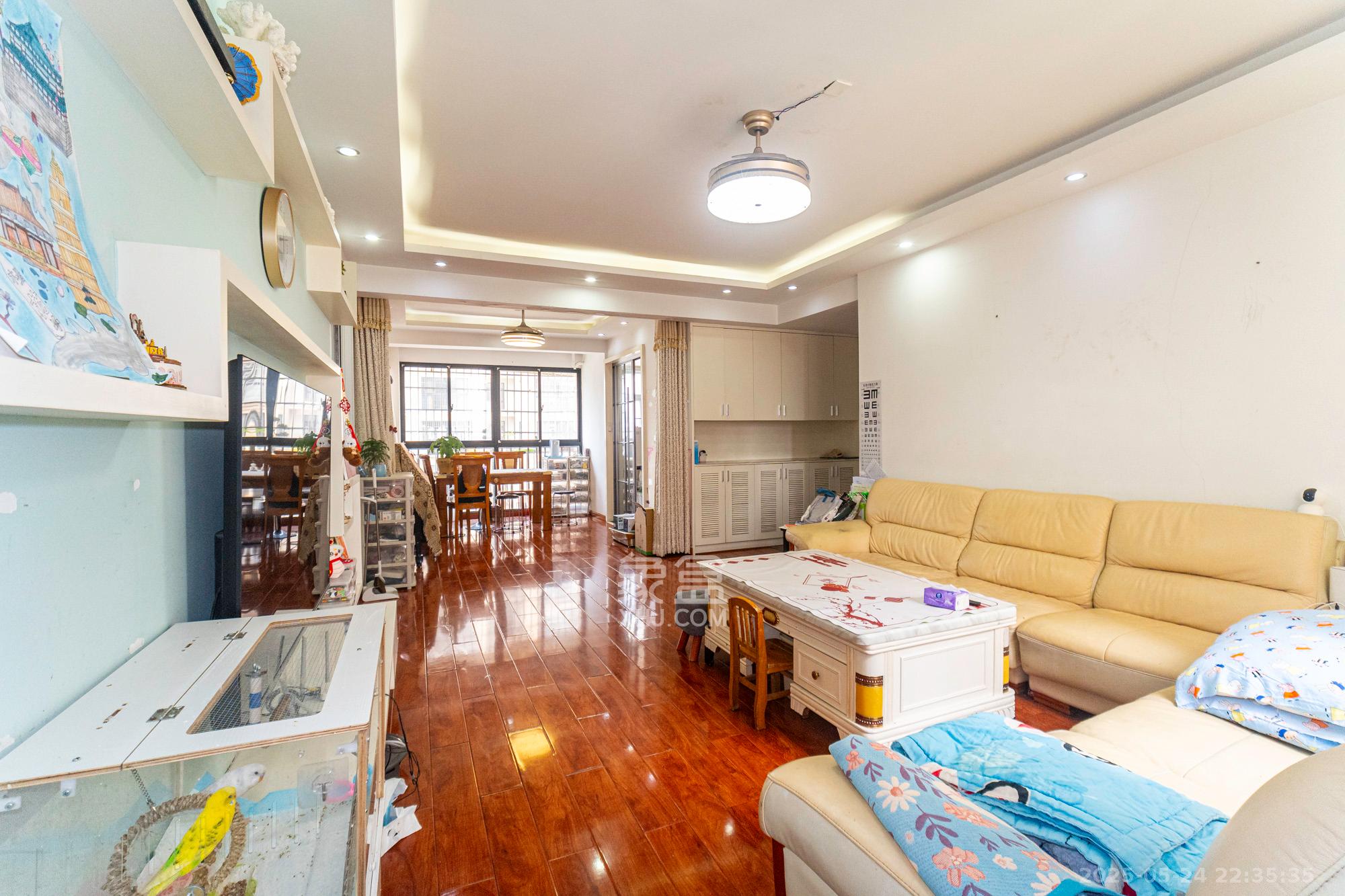 鹏基诺亚山林 3室2厅2卫 95.8万 鹏基诺亚山林 3室2厅2卫 95.8万客厅