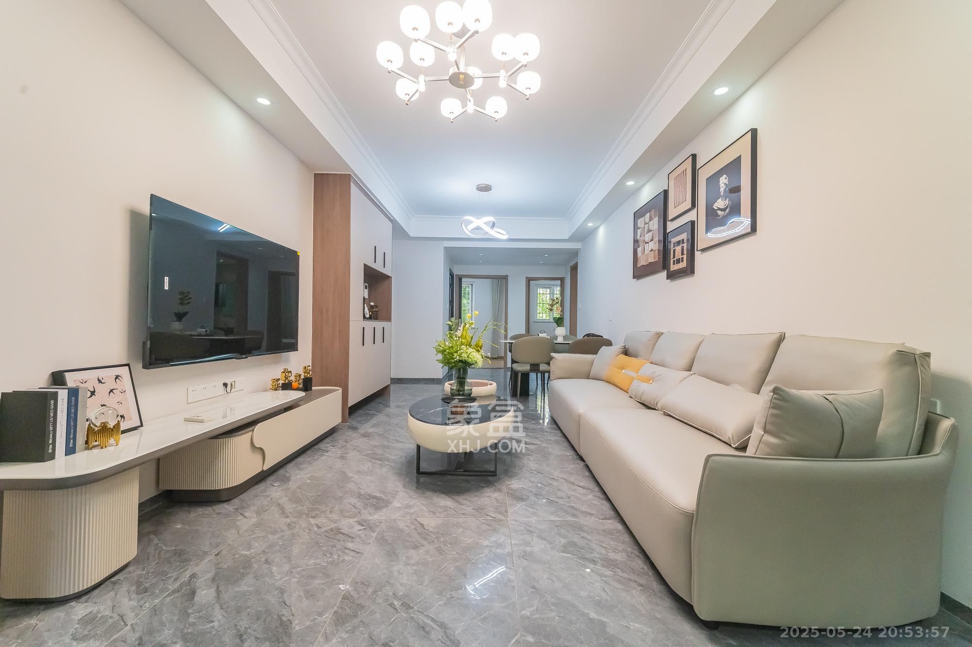 MOMA当代广场 4室2厅2卫 77.8万 MOMA当代广场 4室2厅2卫 77.8万客厅