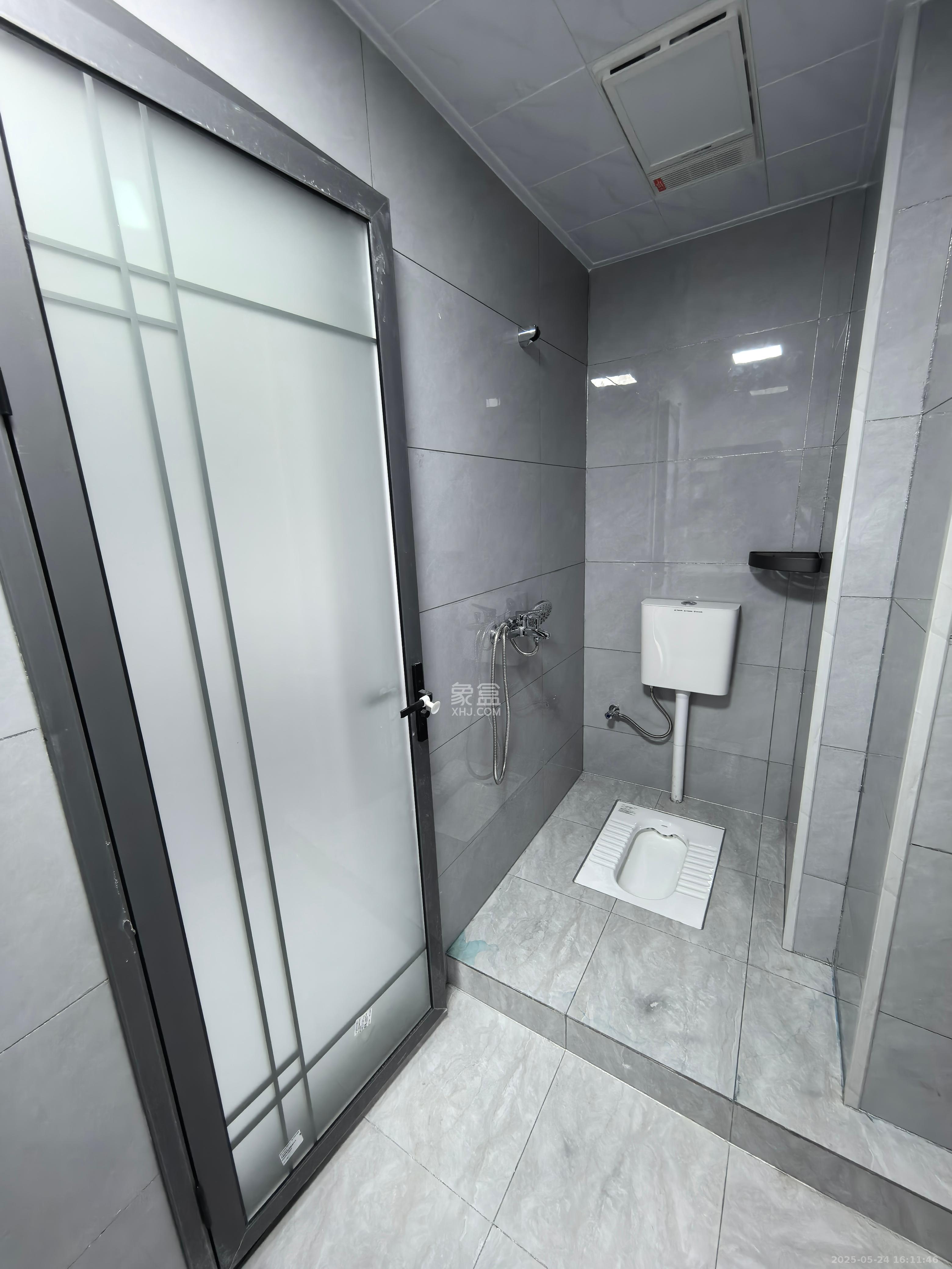 卓越江岸 1室2厅1卫 1800.0元/月 卓越江岸 1室2厅1卫 1800.0元/月室内图