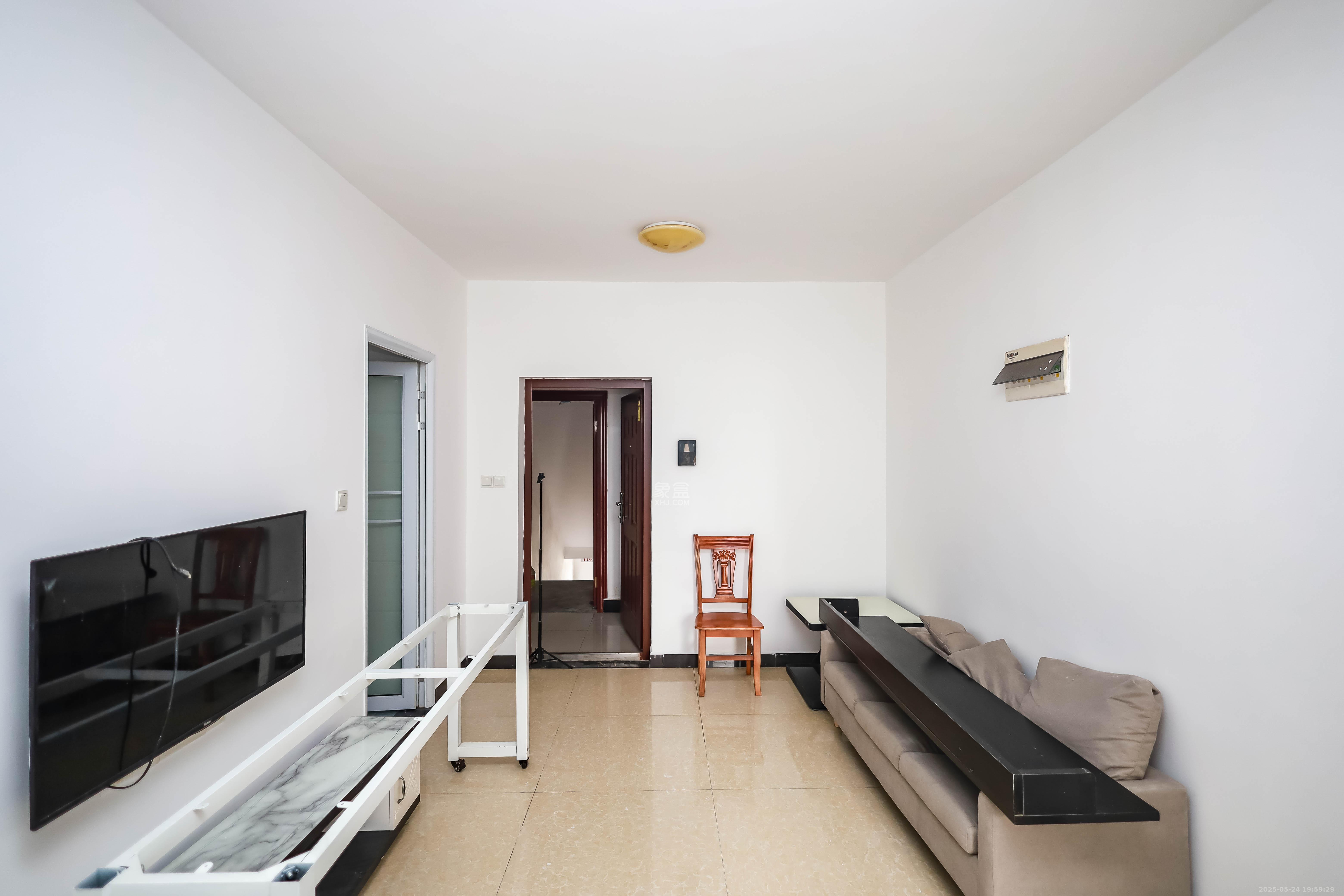 荣盛花语馨苑 1室2厅1卫 44.5万 荣盛花语馨苑 1室2厅1卫 44.5万客厅