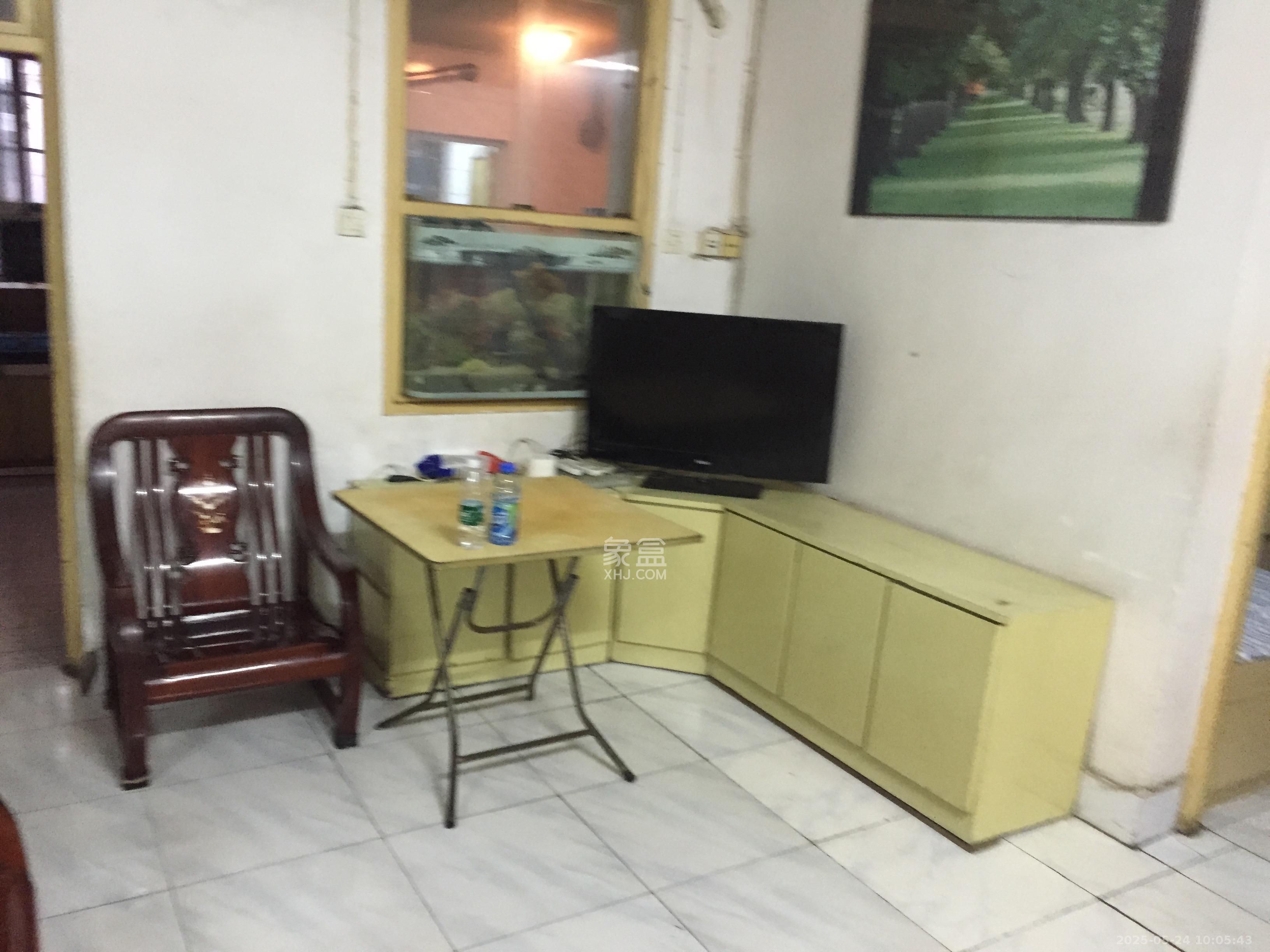 清水塘社区一中宿舍 3室1厅1卫 4600.0元/月 清水塘社区一中宿舍 3室1厅1卫 4600.0元/月室内图