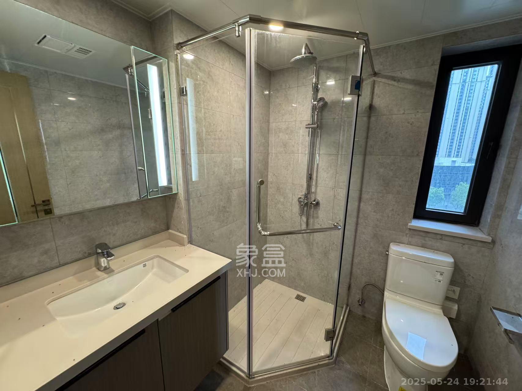 龙湖铂金中心(龙湖春江郦城)  3室1厅1卫    4000.0元/月 龙湖铂金中心(龙湖春江郦城)  3室1厅1卫    4000.0元/月室内图