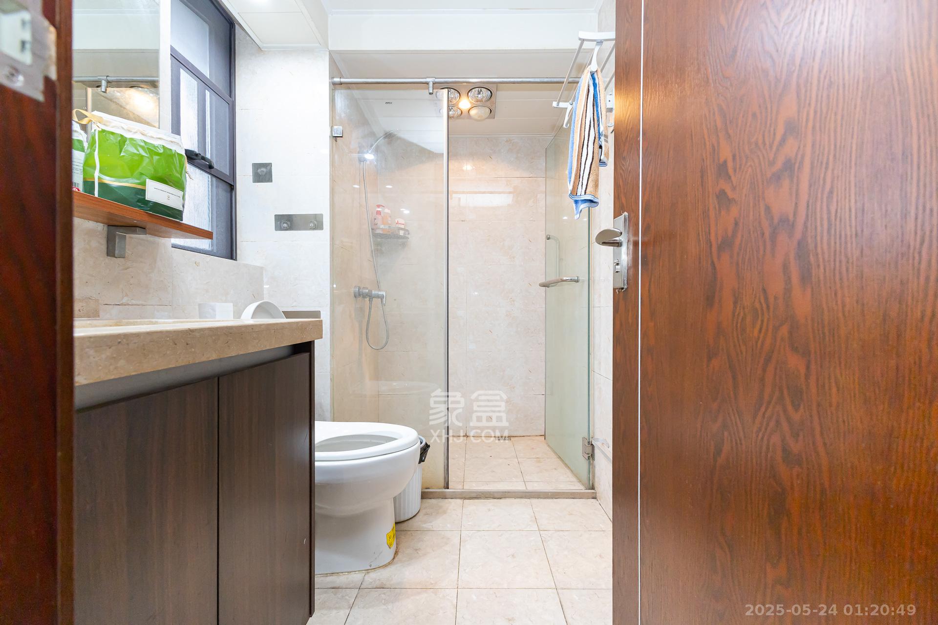 时代倾城二期 3室2厅2卫 80.0万 时代倾城二期 3室2厅2卫 80.0万卫生间