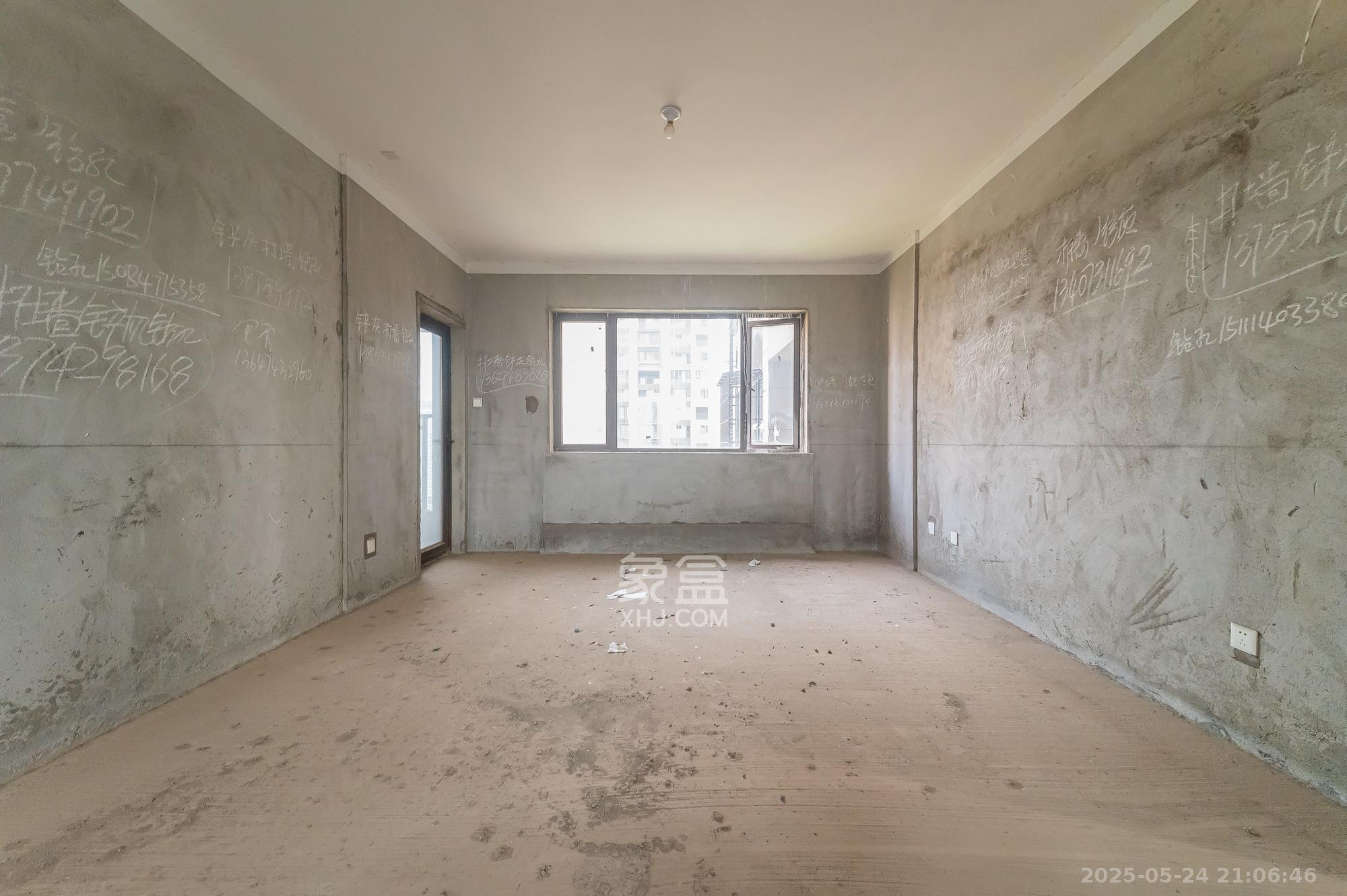 星湖湾二期高层 4室2厅2卫 85.0万 星湖湾二期高层 4室2厅2卫 85.0万客厅