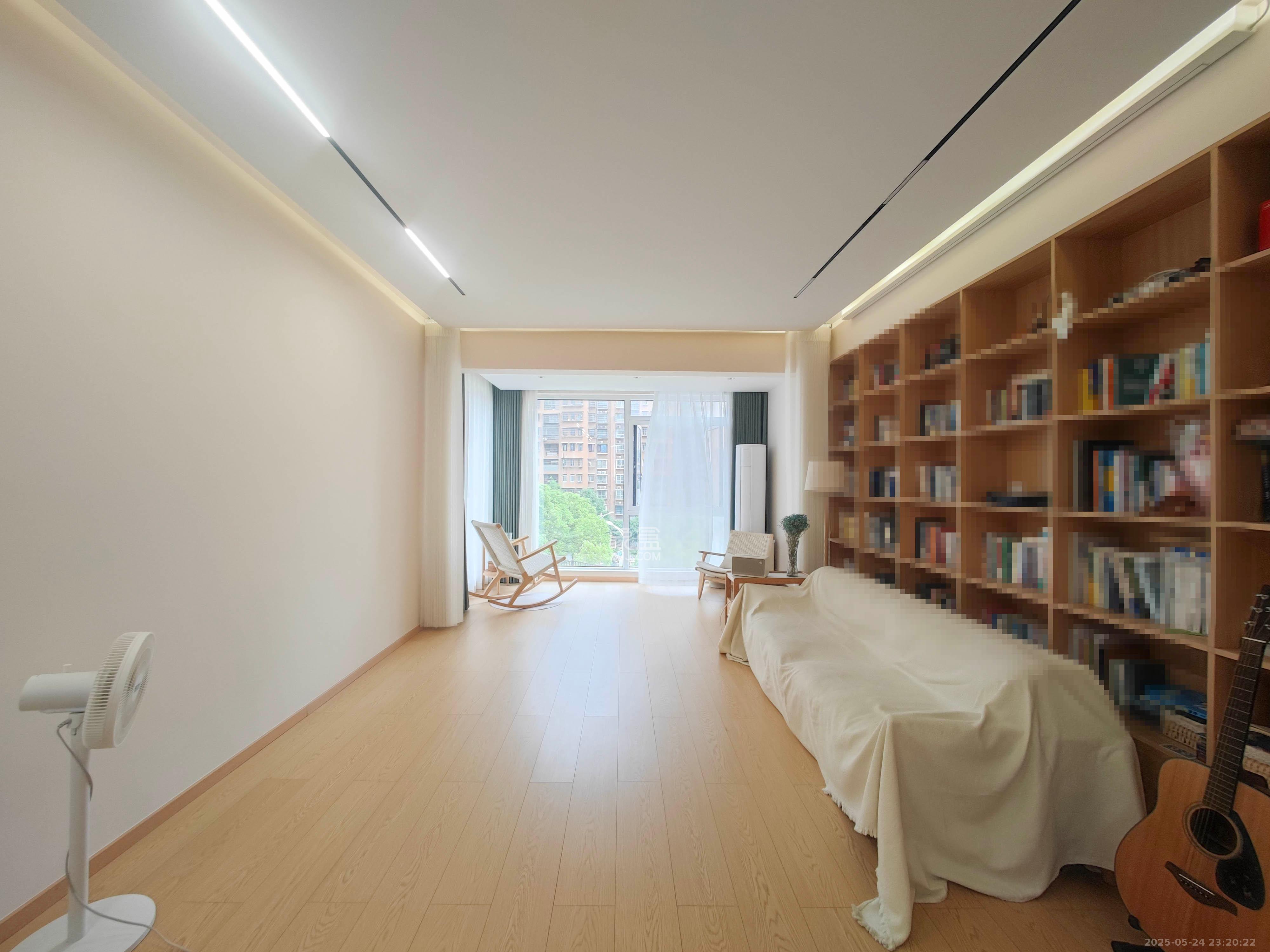 润和翰文府 3室2厅2卫 110.0万 润和翰文府 3室2厅2卫 110.0万客厅