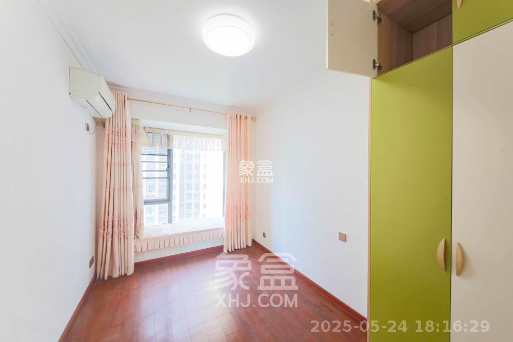 鑫远御文台一期  4室2厅1卫   2900.00元/月