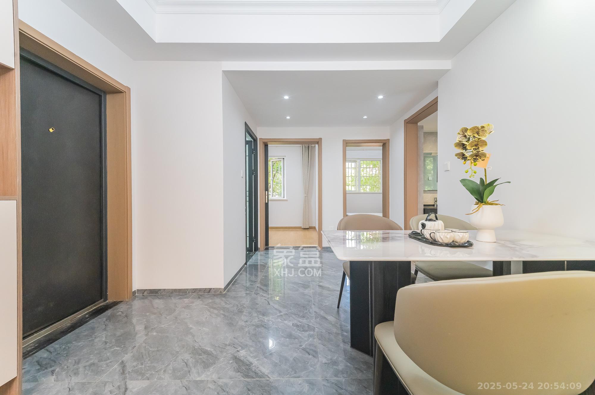 MOMA当代广场 4室2厅2卫 77.8万 MOMA当代广场 4室2厅2卫 77.8万客厅