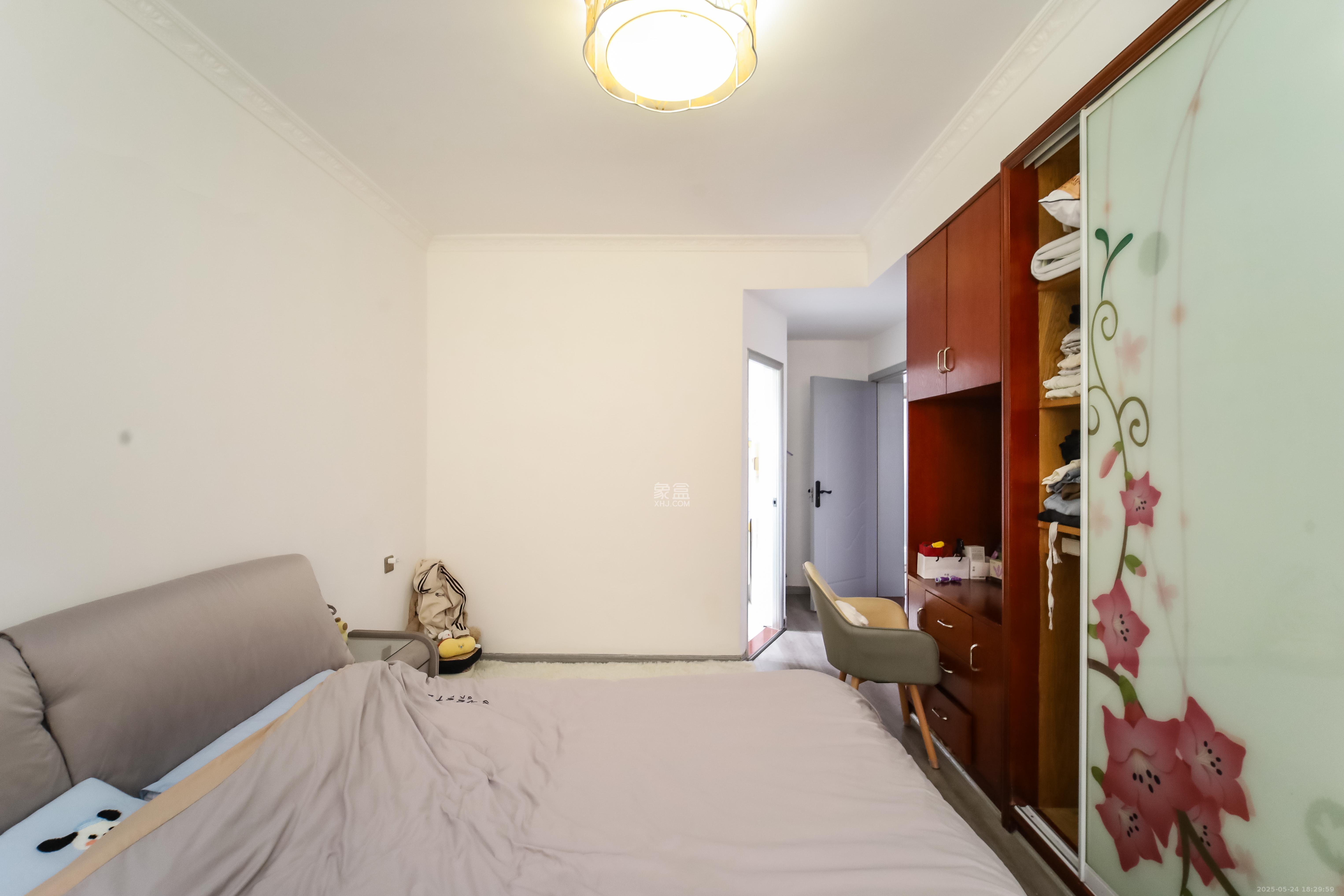 锦湘国际星城三期(锦绣苑) 3室2厅2卫 95.0万 锦湘国际星城三期(锦绣苑) 3室2厅2卫 95.0万卧室