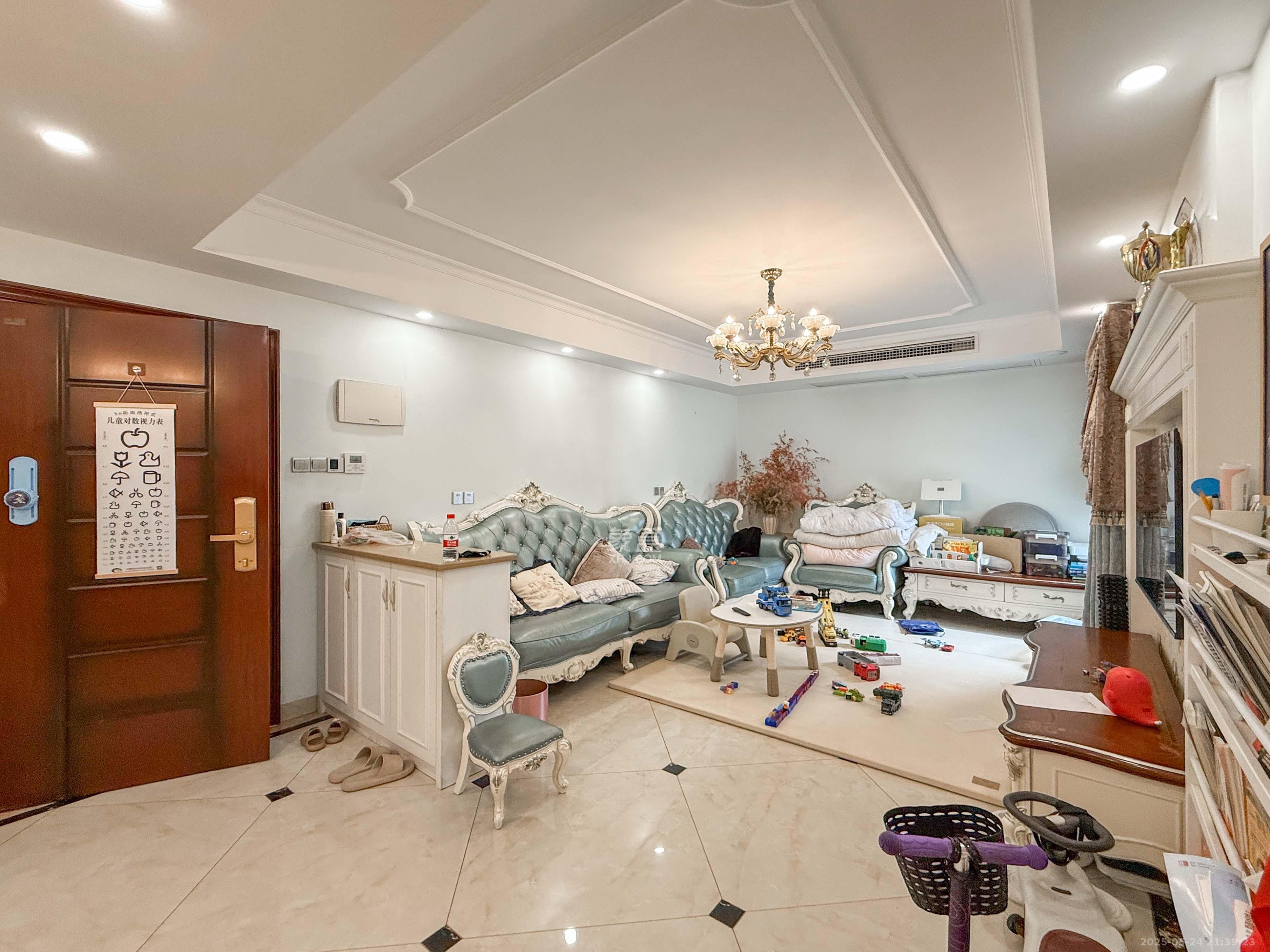 中海梅溪湖壹号  3室2厅1卫    168.0万客厅