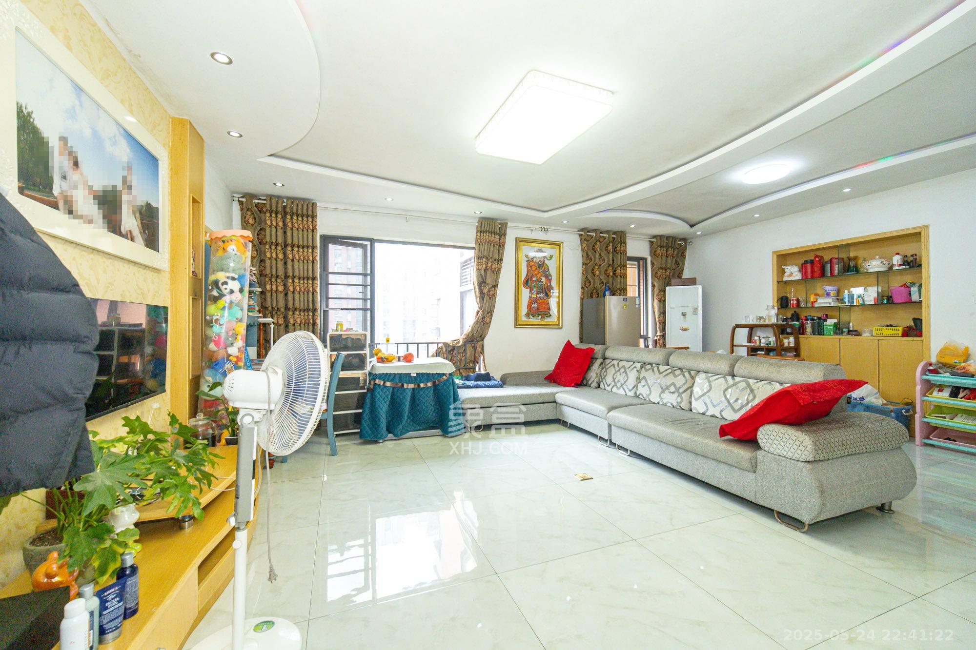 华润凤凰城二期  3室2厅1卫    80.0万客厅