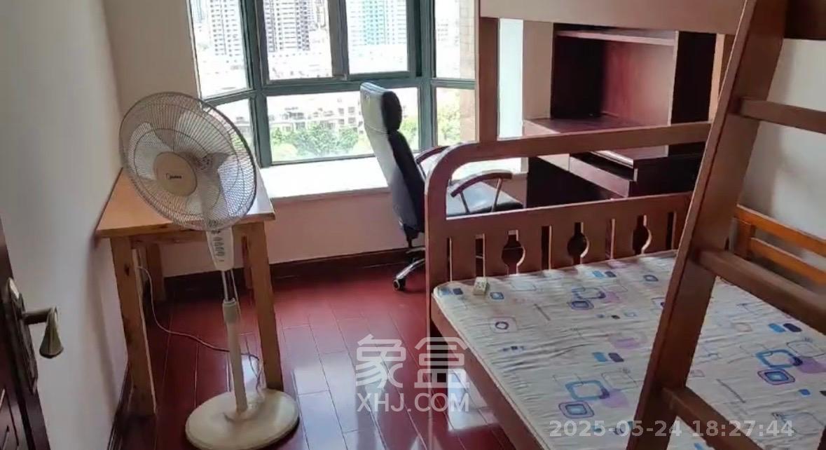 天城湖光山色  3室2厅2卫    2800.0元/月室内图