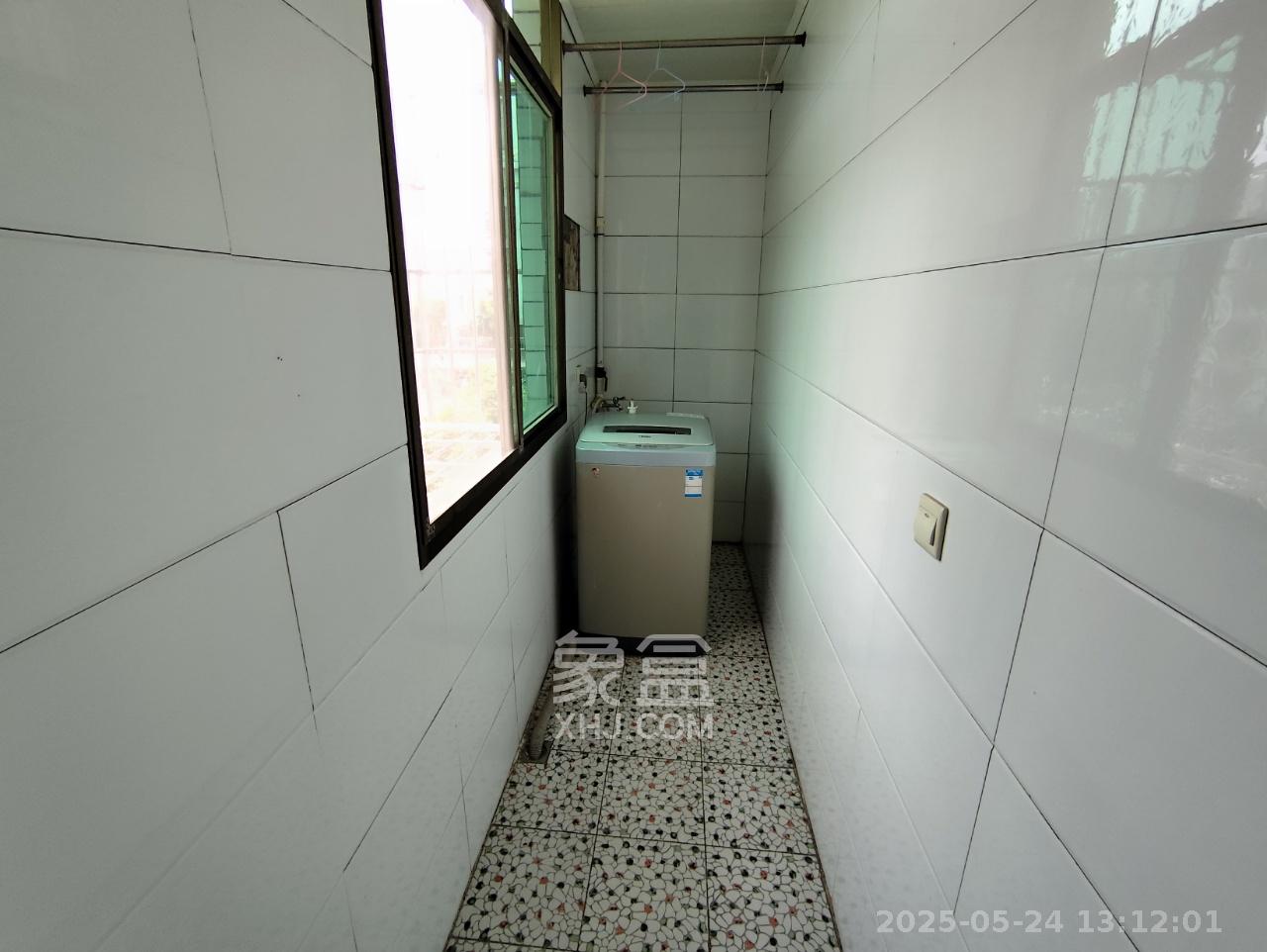 柏家塘小区  3室1厅1卫   2100.00元/月室内图