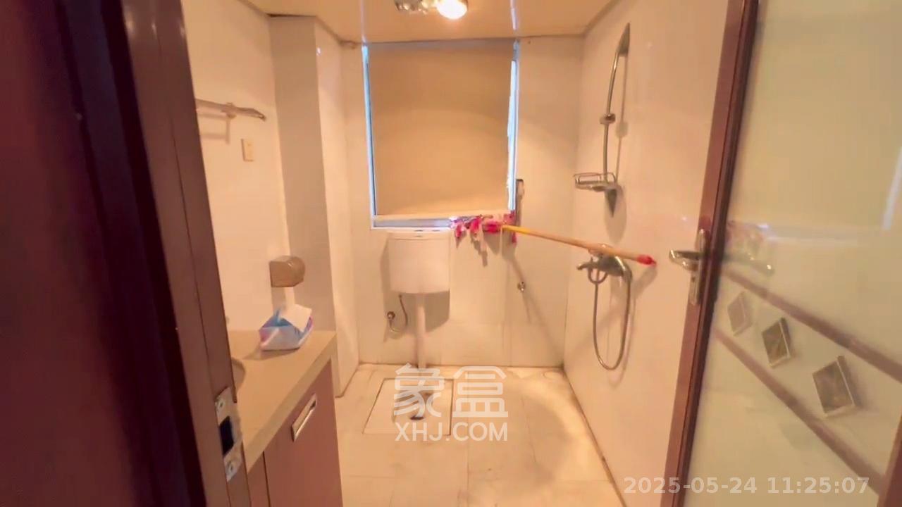 高桥现代商贸城  6室1厅1卫    4200.0元/月 高桥现代商贸城  6室1厅1卫    4200.0元/月室内图