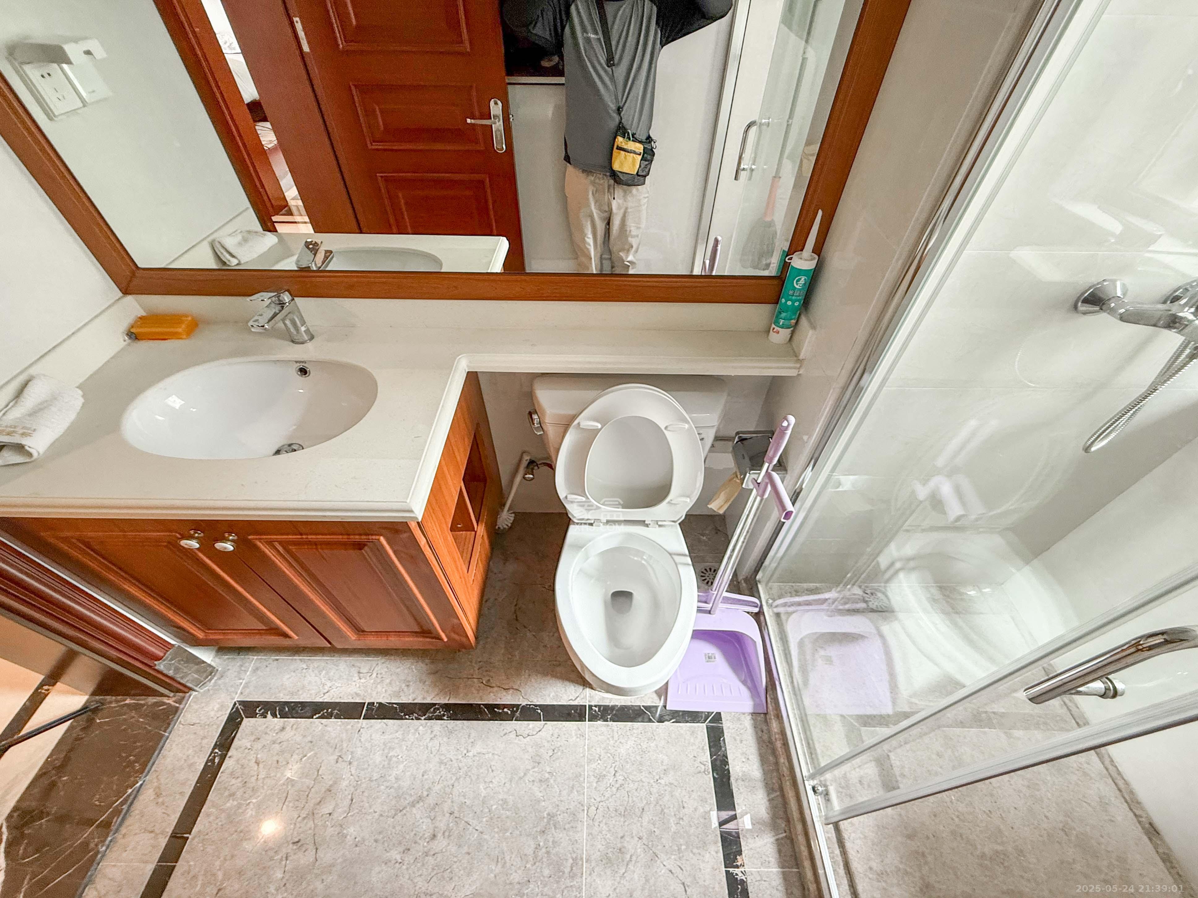 中海梅溪湖壹号 4室2厅3卫 400.0万 中海梅溪湖壹号 4室2厅3卫 400.0万卫生间